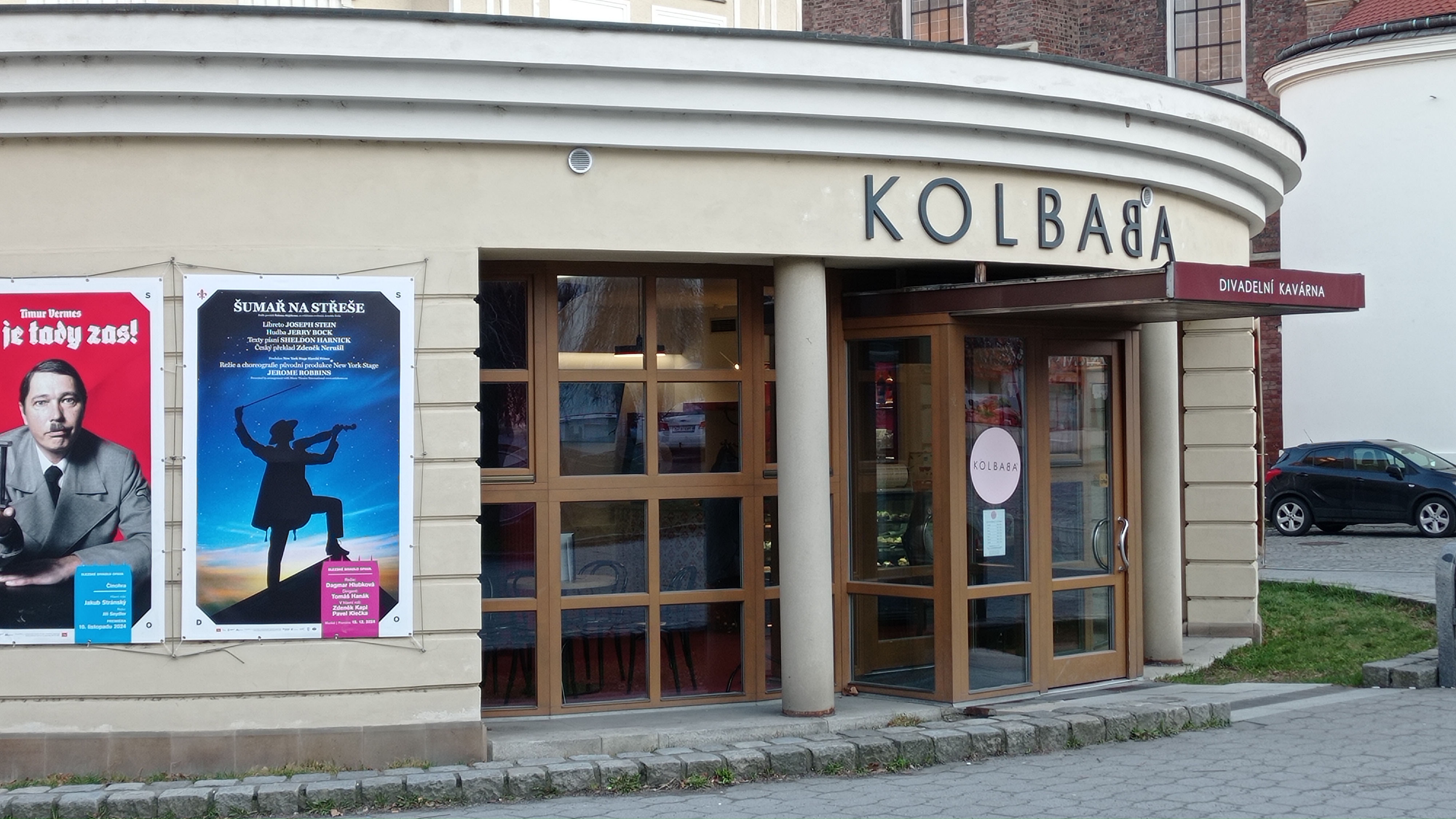 Kavárna u divadla foto 2