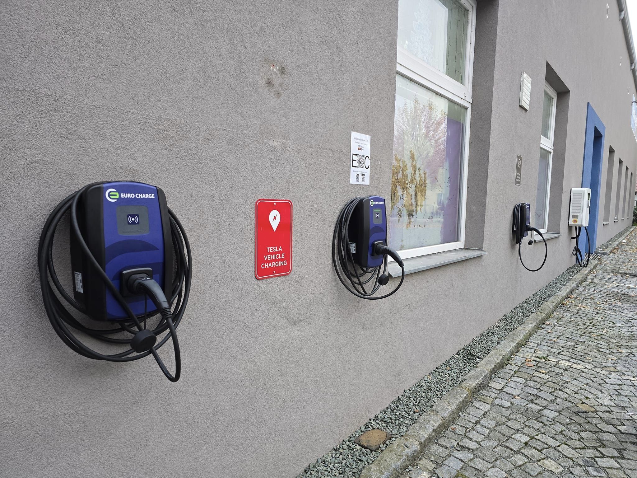 Dobíjecí stanice EURO CHARGE foto 2