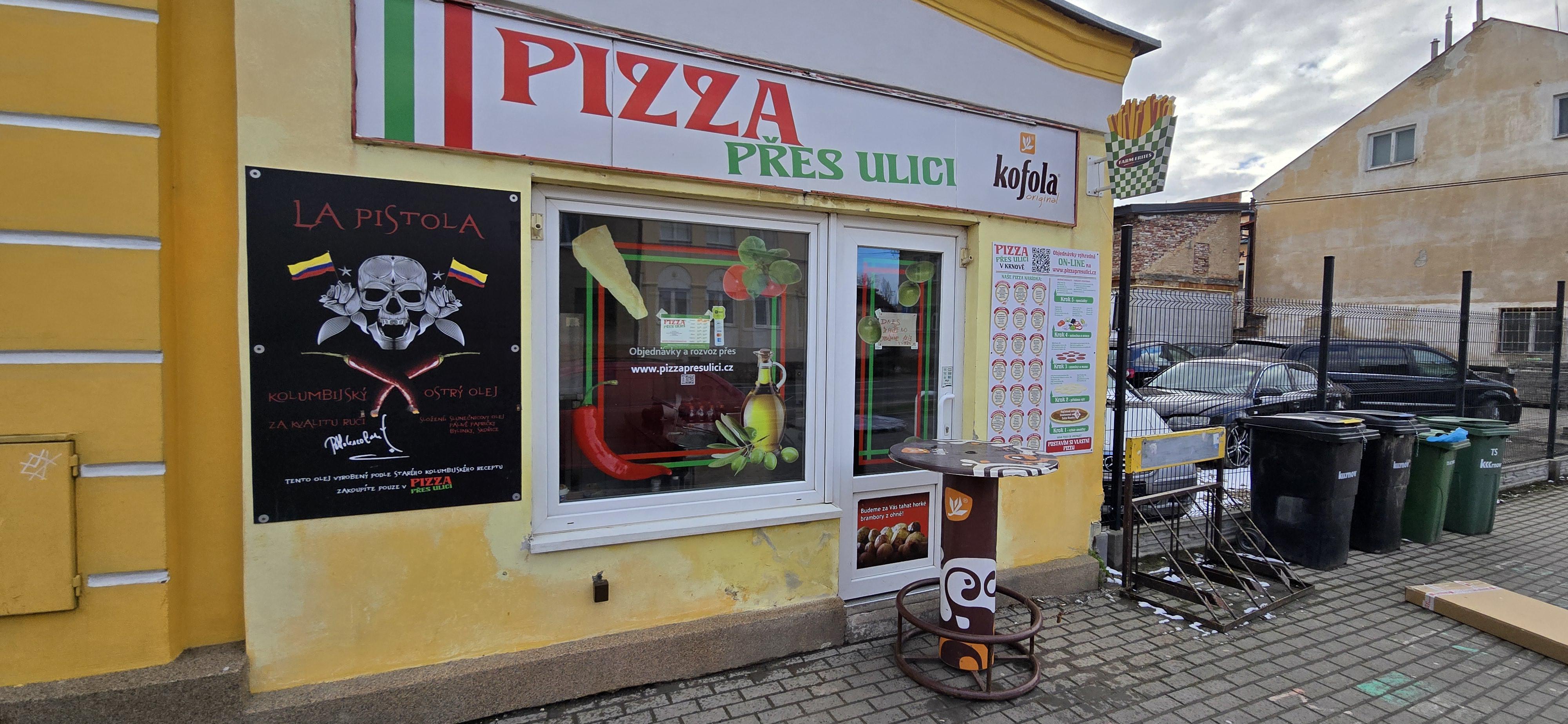 Pizza přes ulici foto 4
