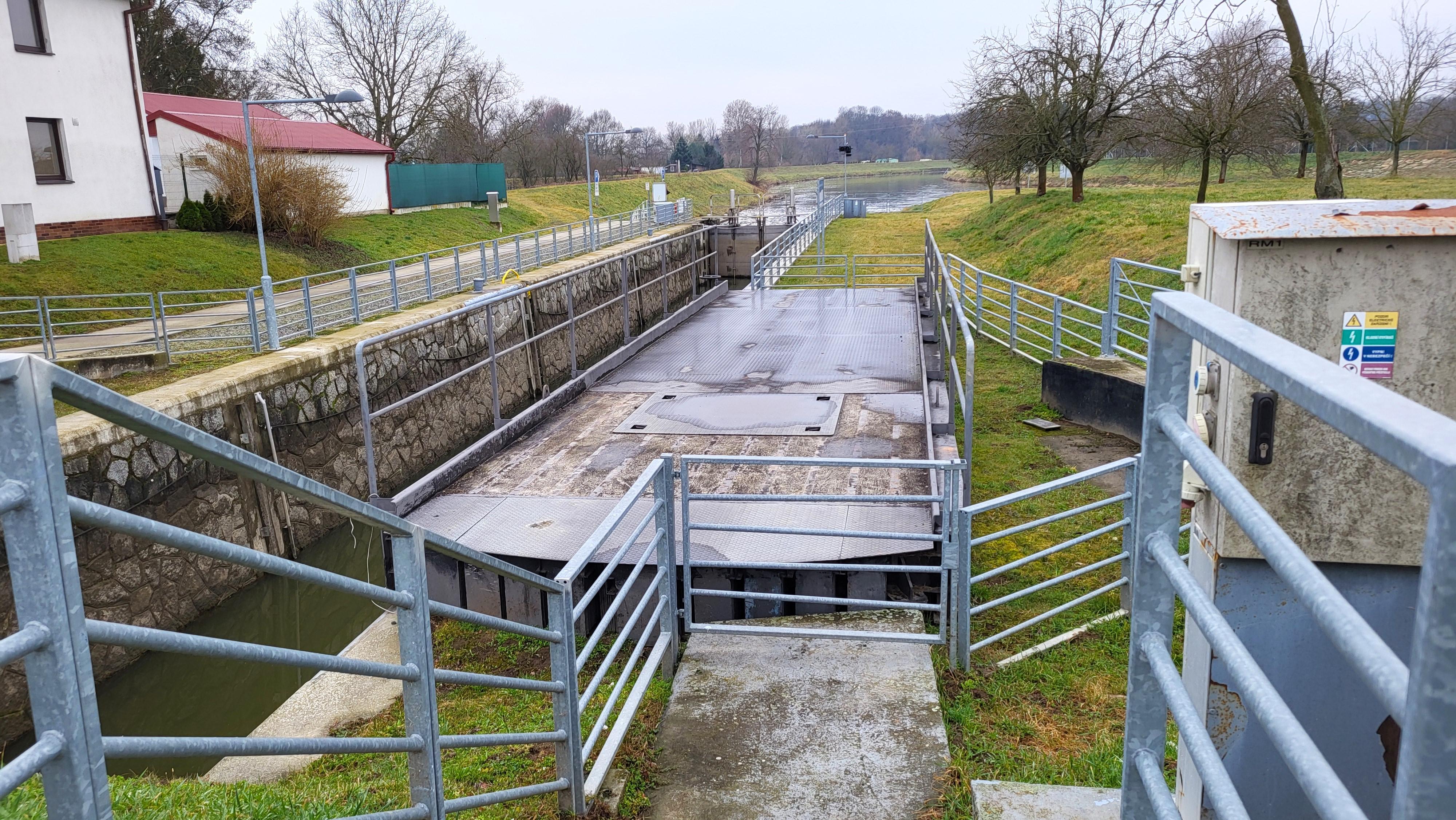 Plavební komora Uherský Ostroh foto 6