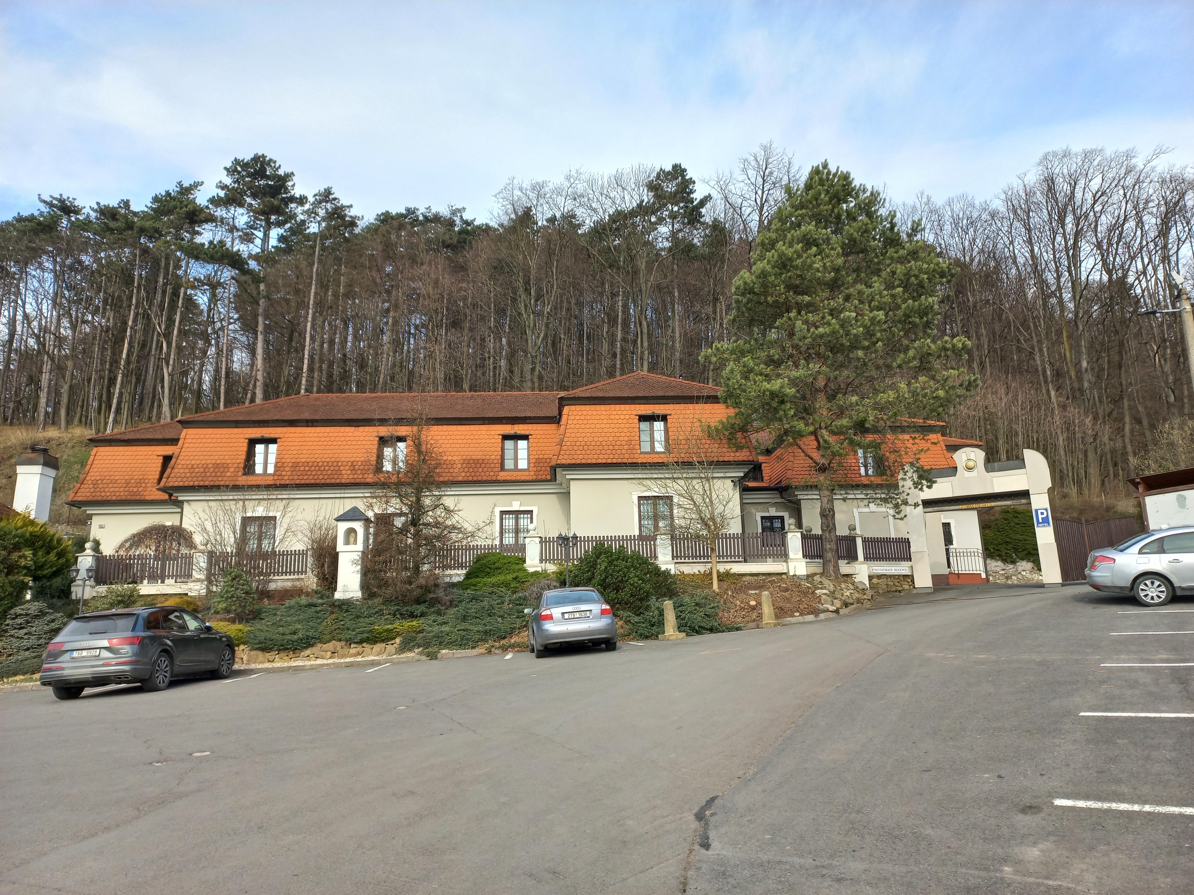 Hotel Zámeček pod Hradem foto 2