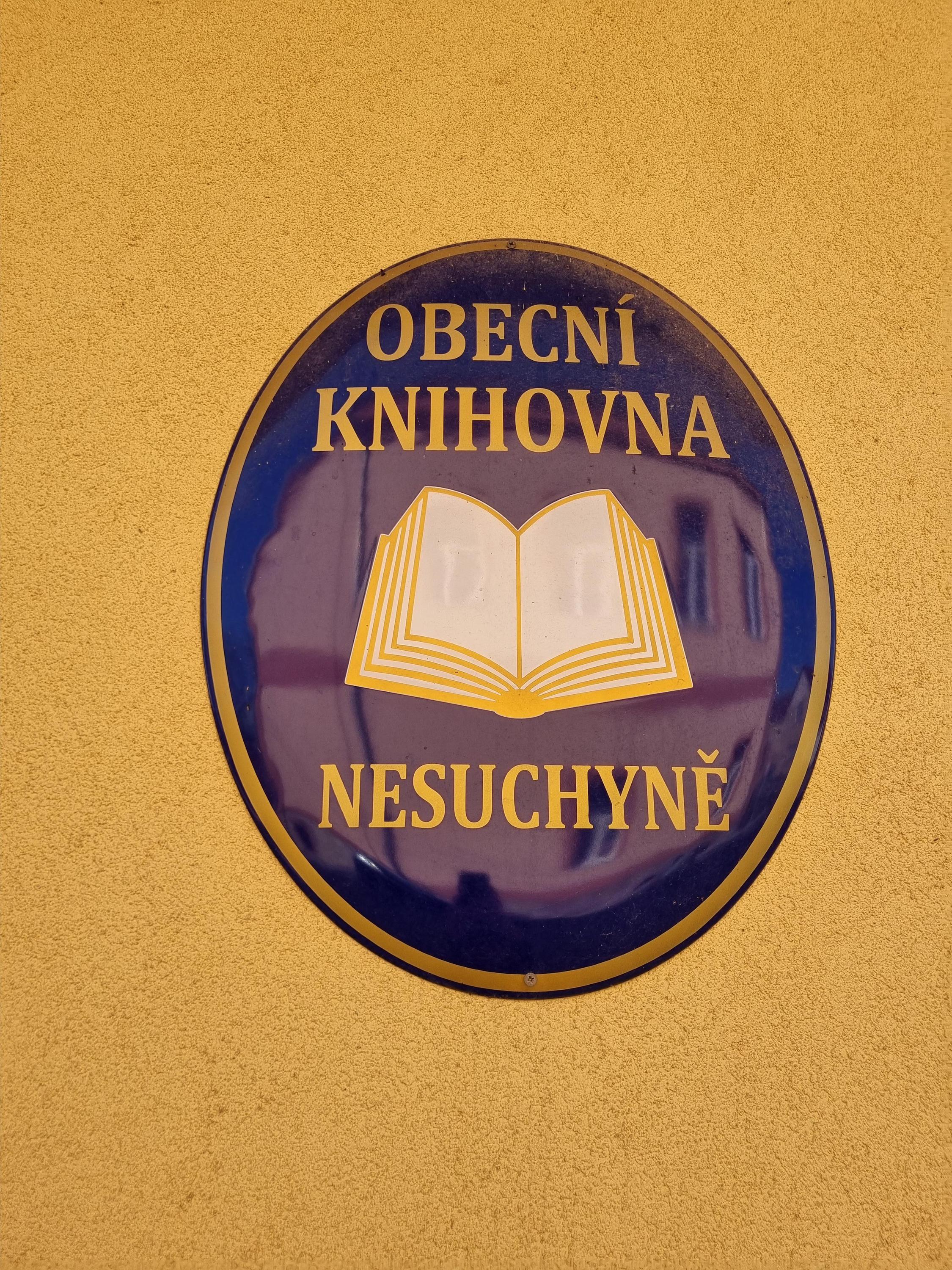 Obecní knihovna Nesuchyně foto 2