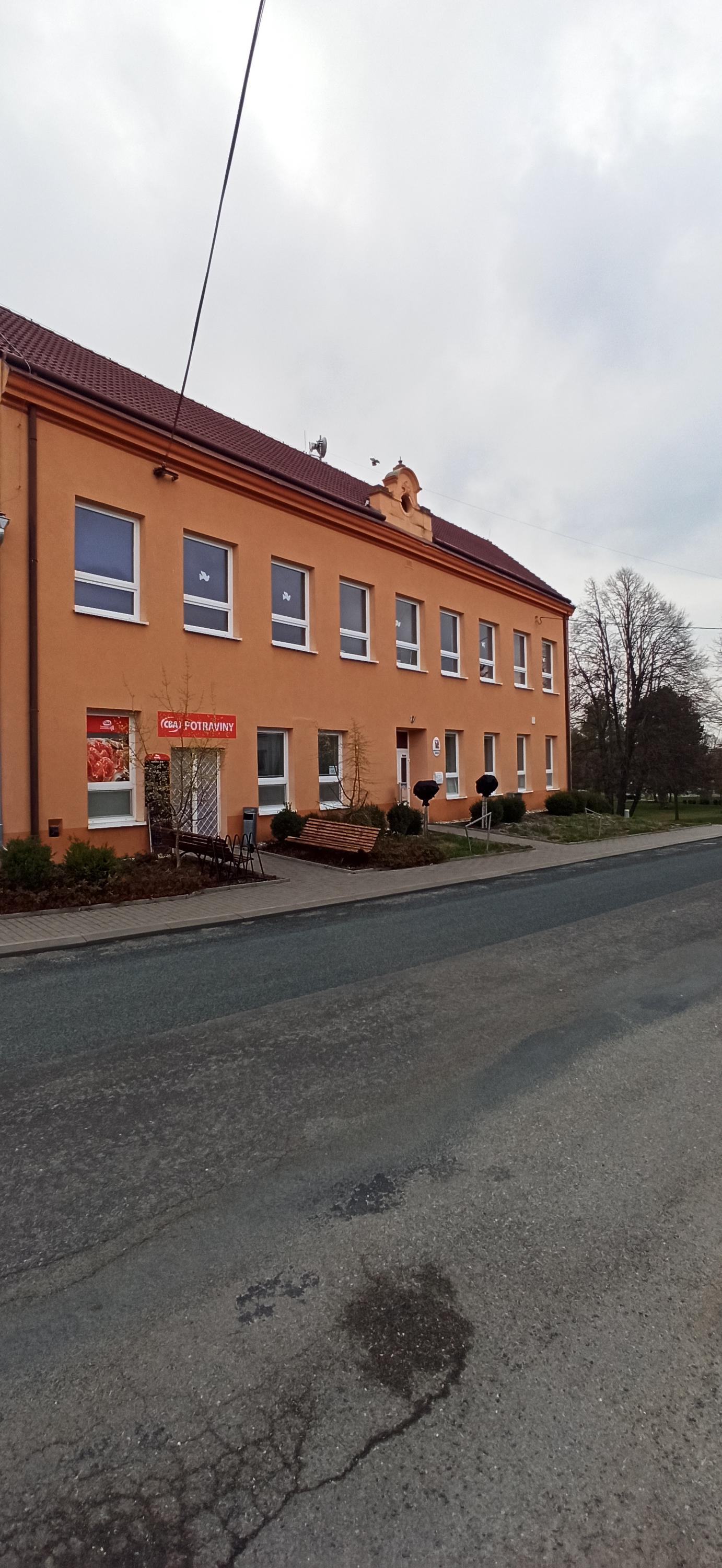 Karlín - obecní úřad foto 2