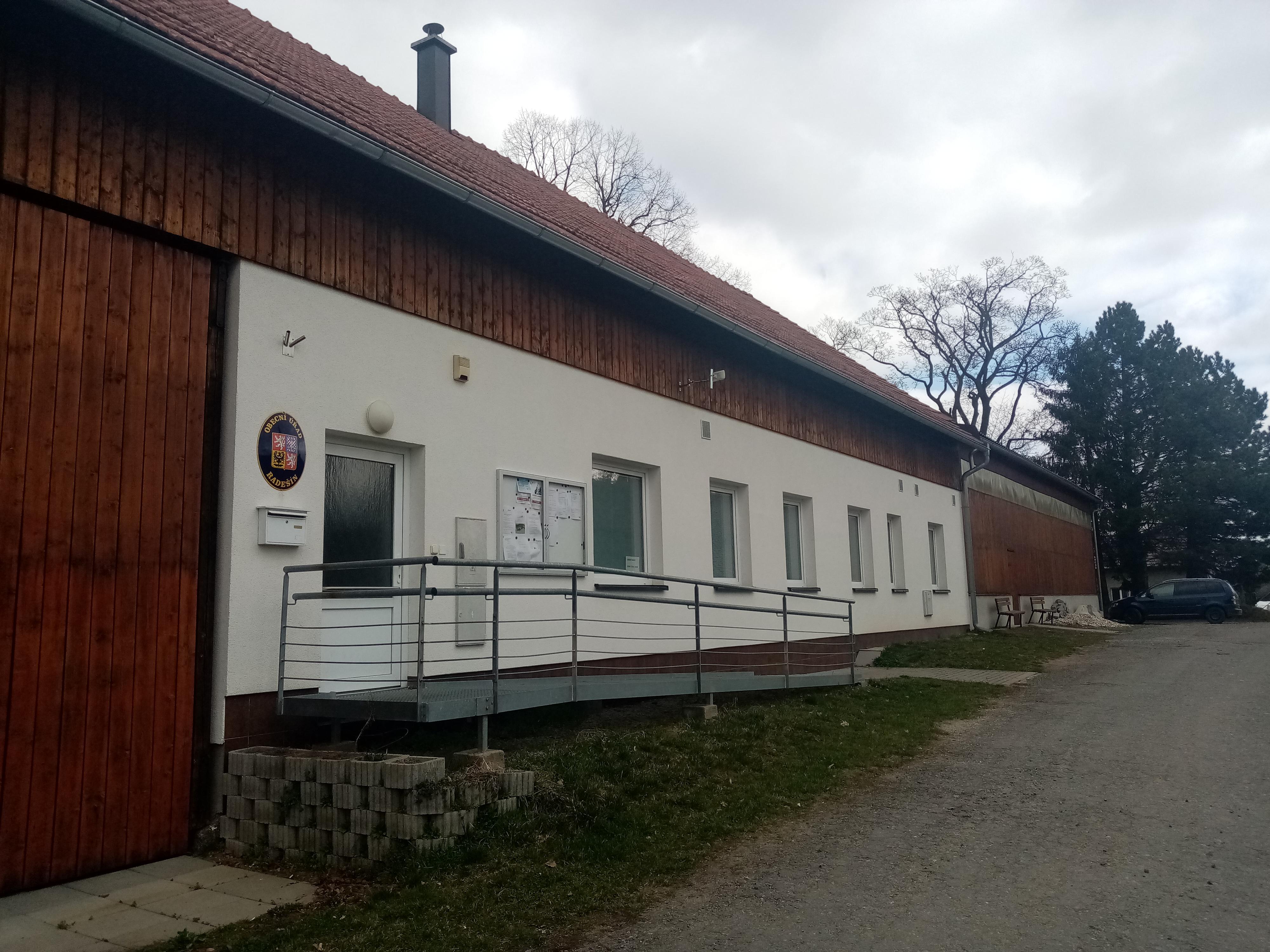 Radešín - obecní úřad foto 3