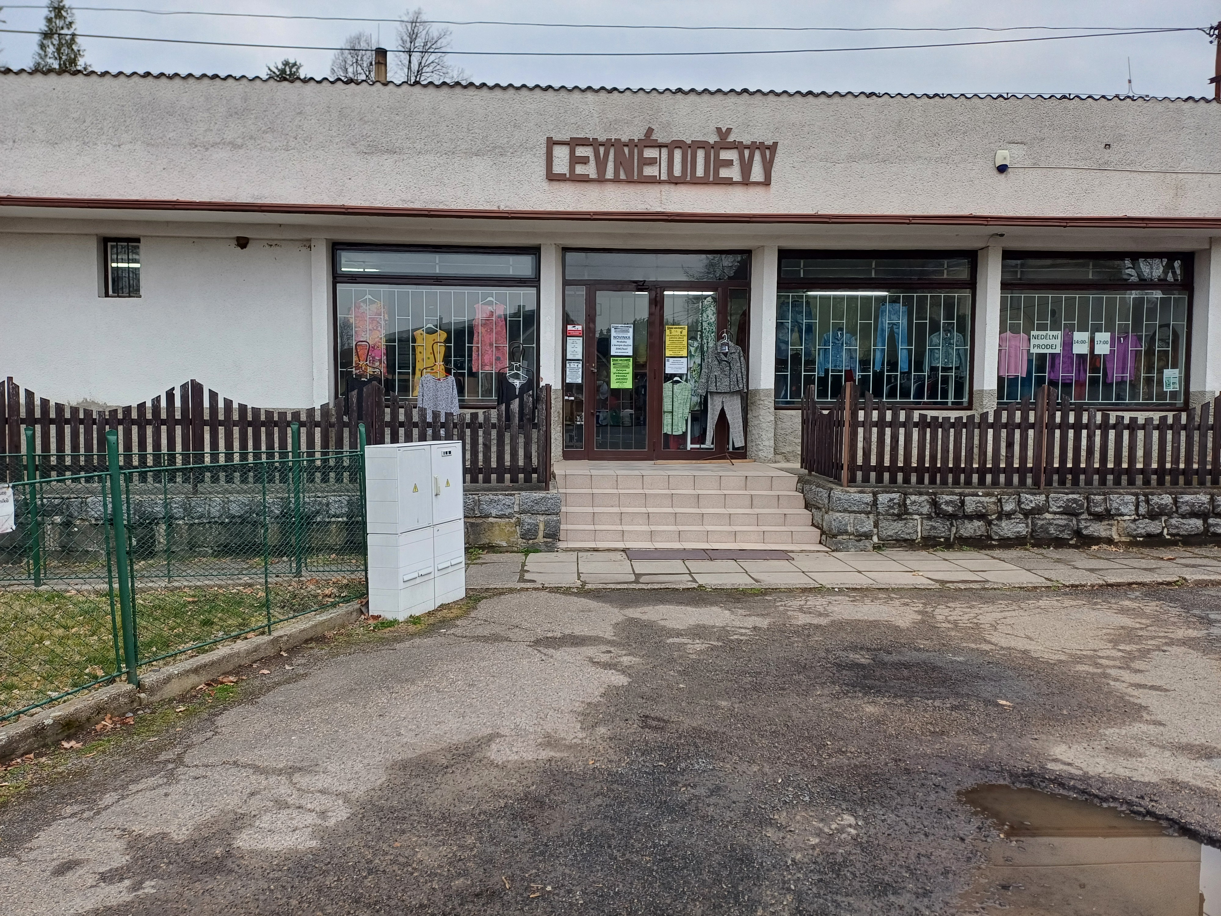 LEVNÉ ODĚVY - Ilona Kolumbusová