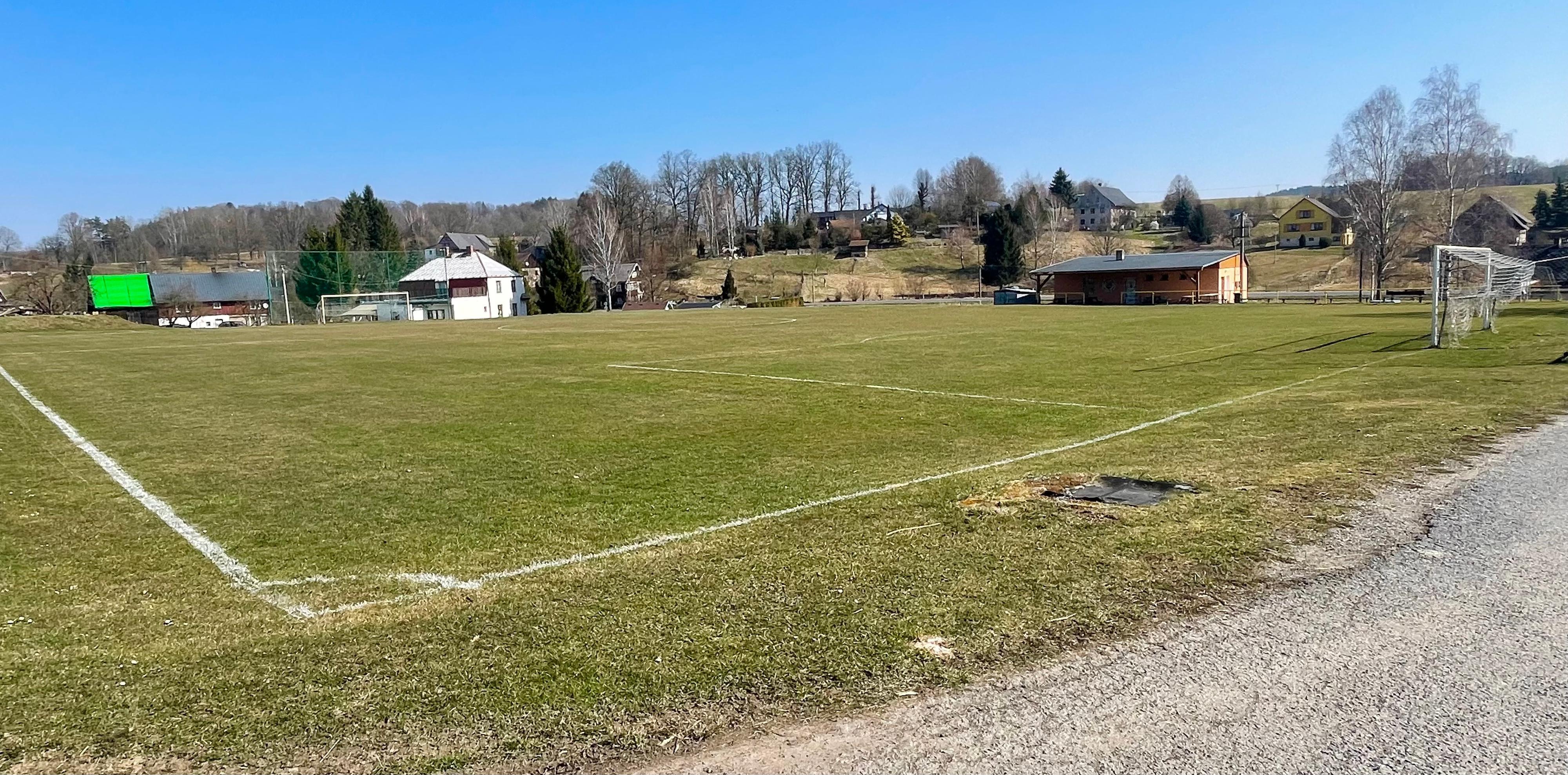 TJ Dubnice - fotbalové hřiště