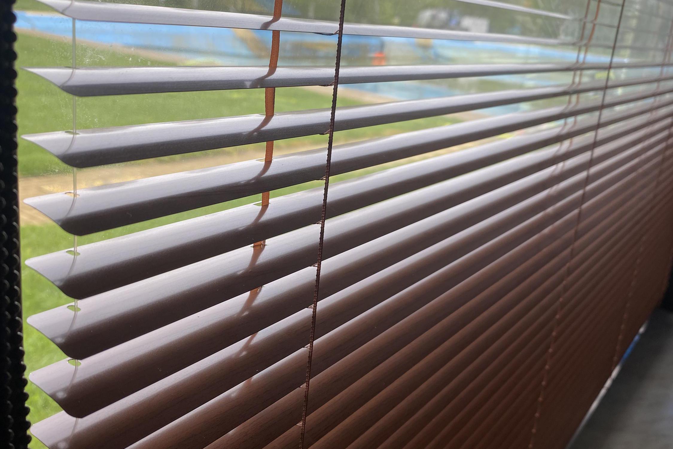 Rolstín - Stínící technika a vrata