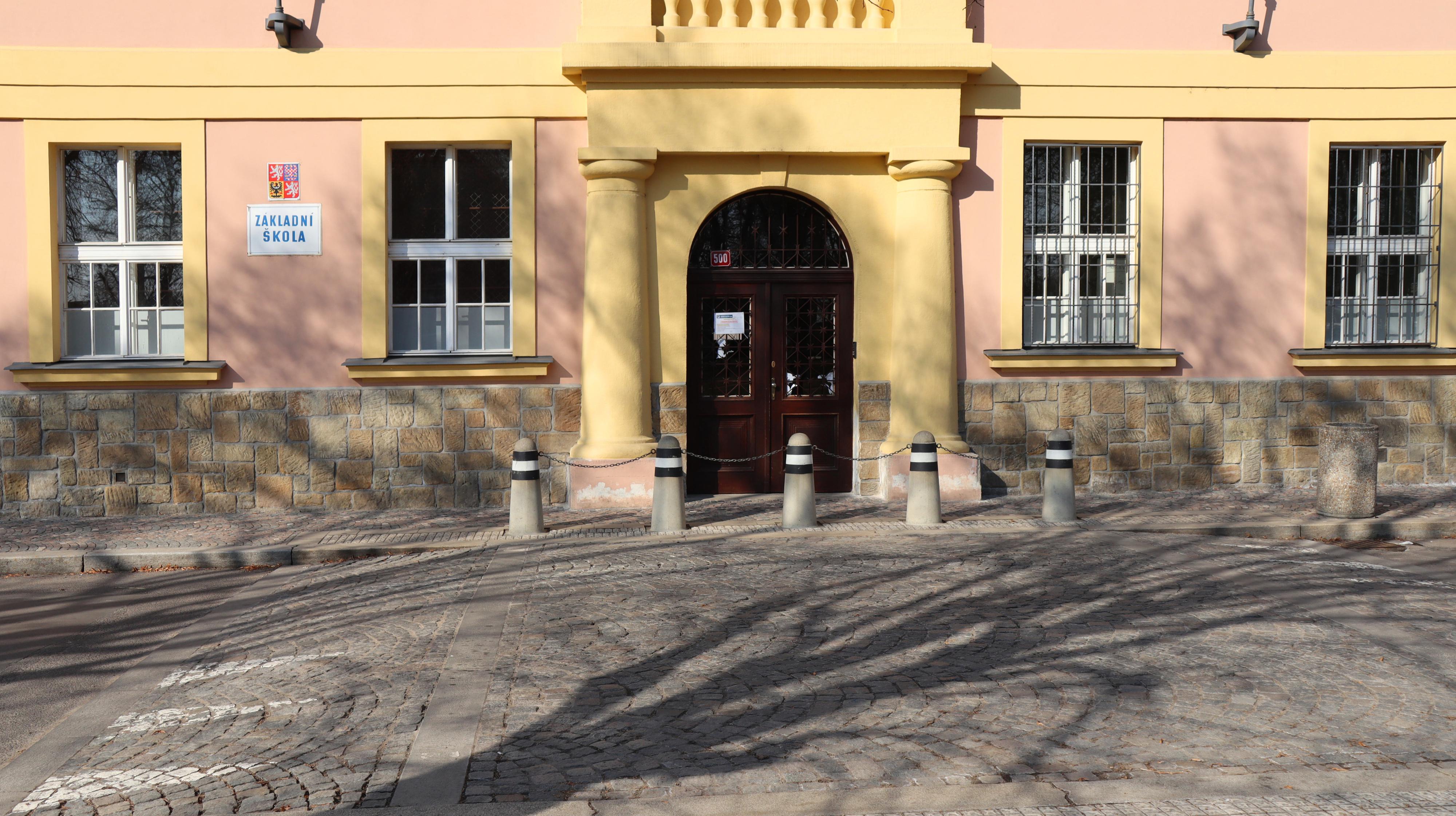 ZŠ Holice, Komenského