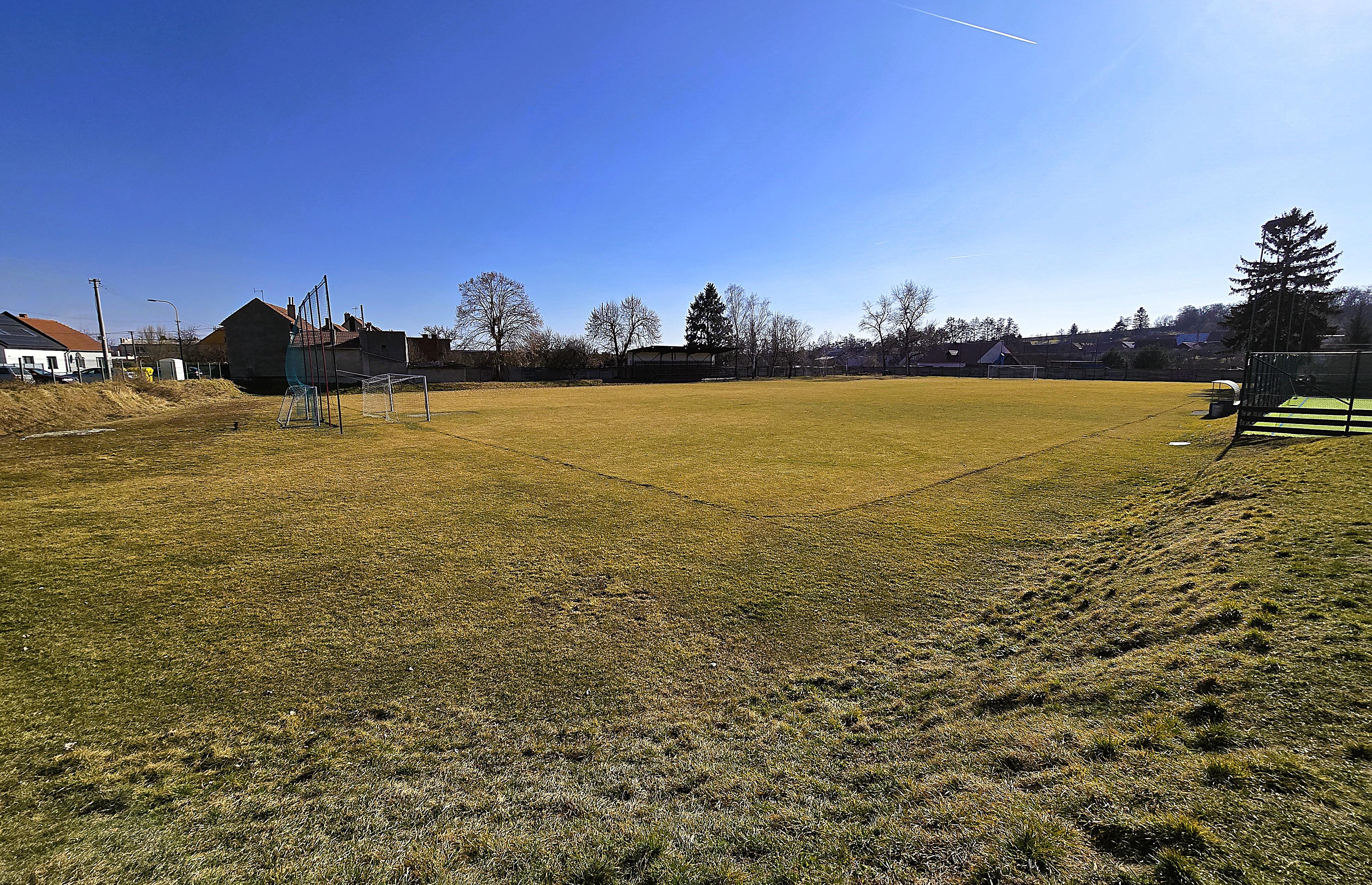 Fotbalové hřiště Otaslavice foto 3