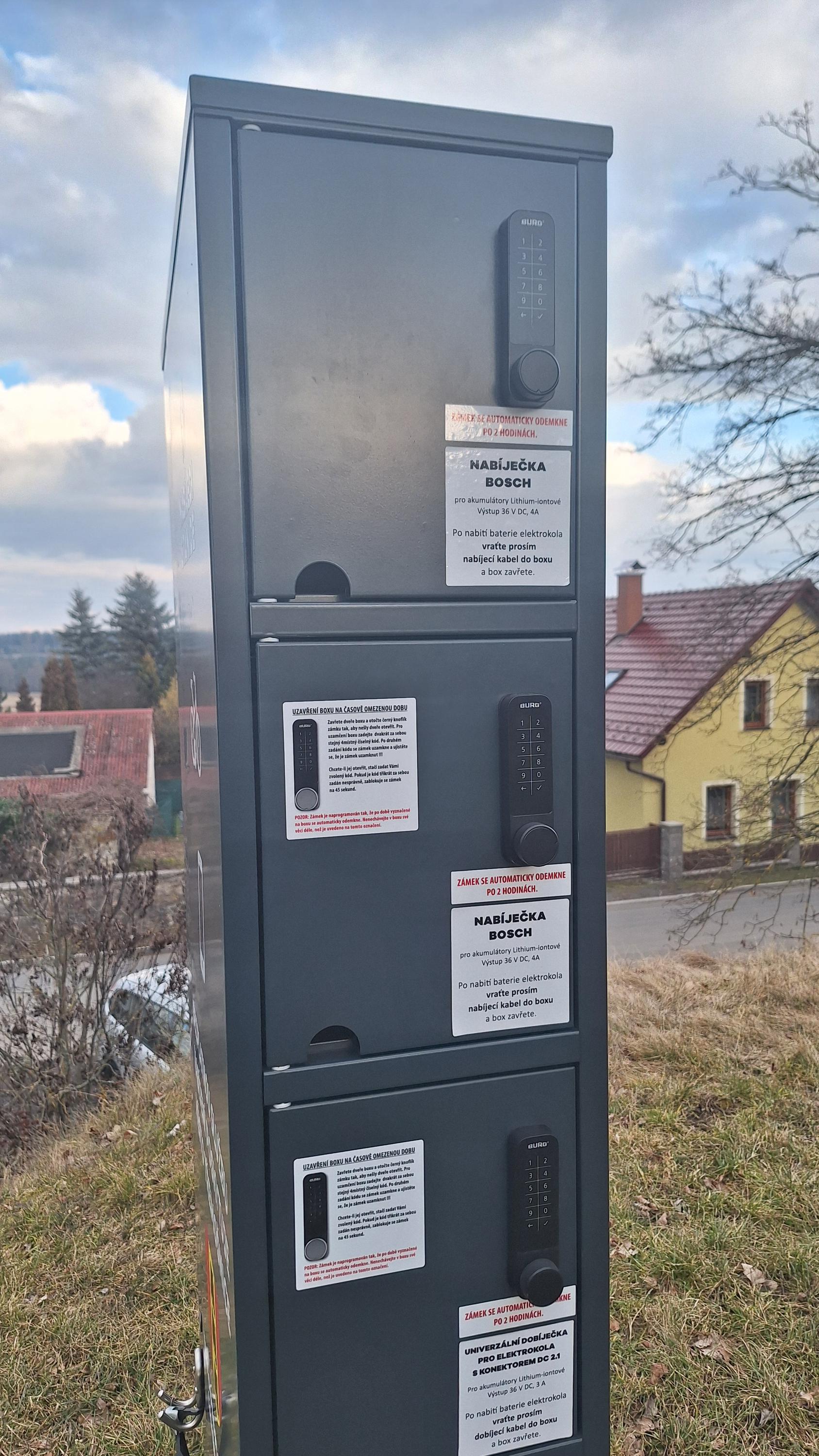 Nabíjecí stanice pro elektrokola a mobilní zařízení foto 5