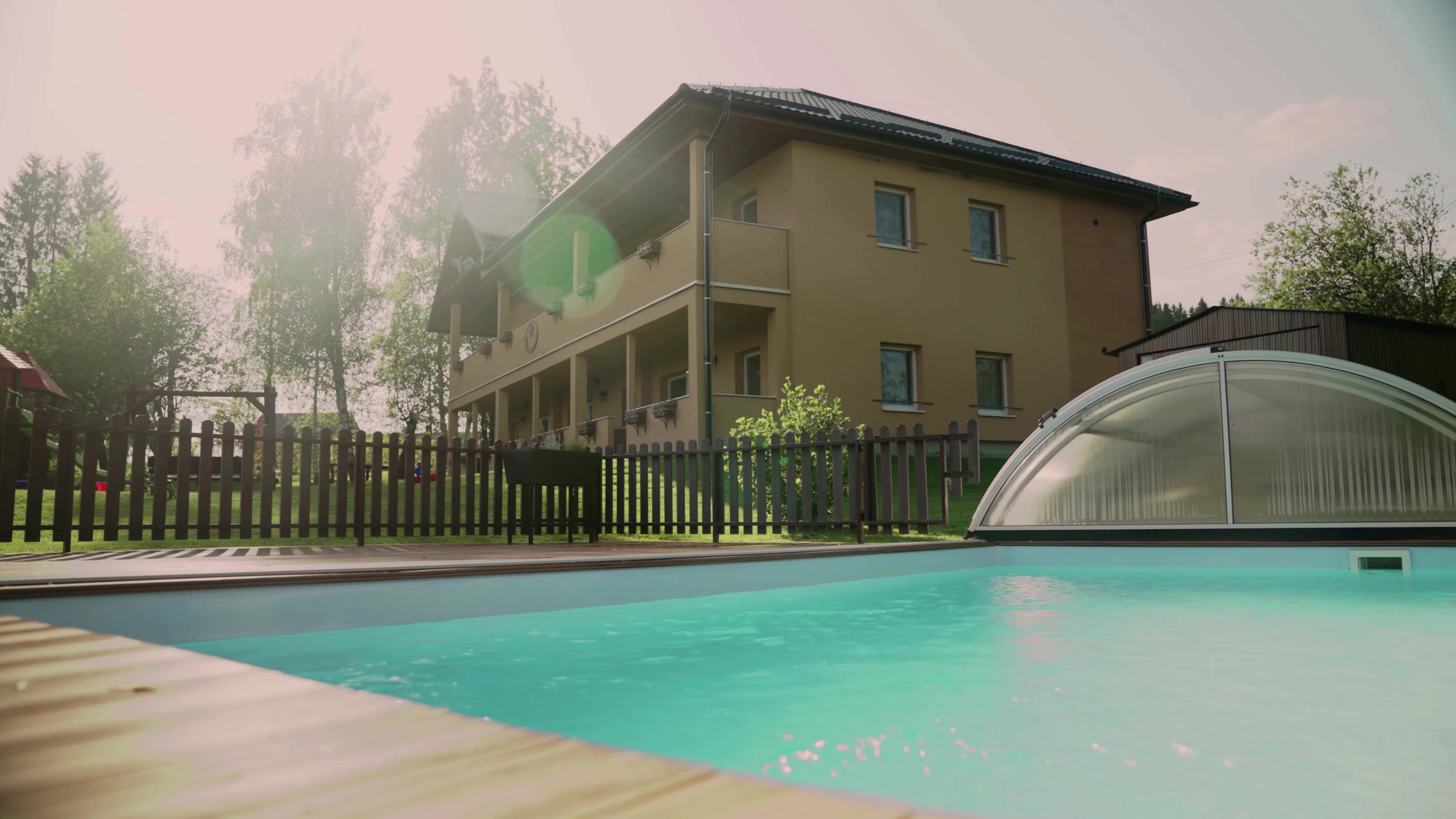 Rybí restaurace a apartmány Hůrka foto 2 (náhled videa)