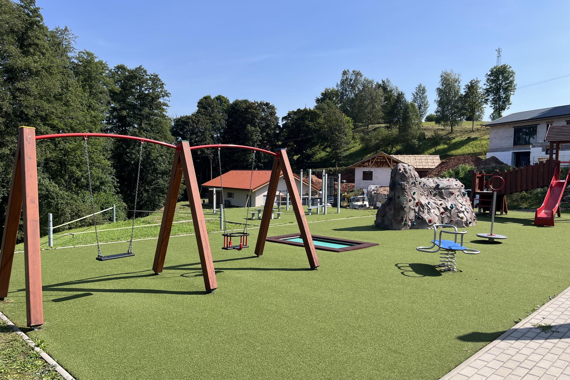 Dopadové plochy pro dětská a sportovní hřiště