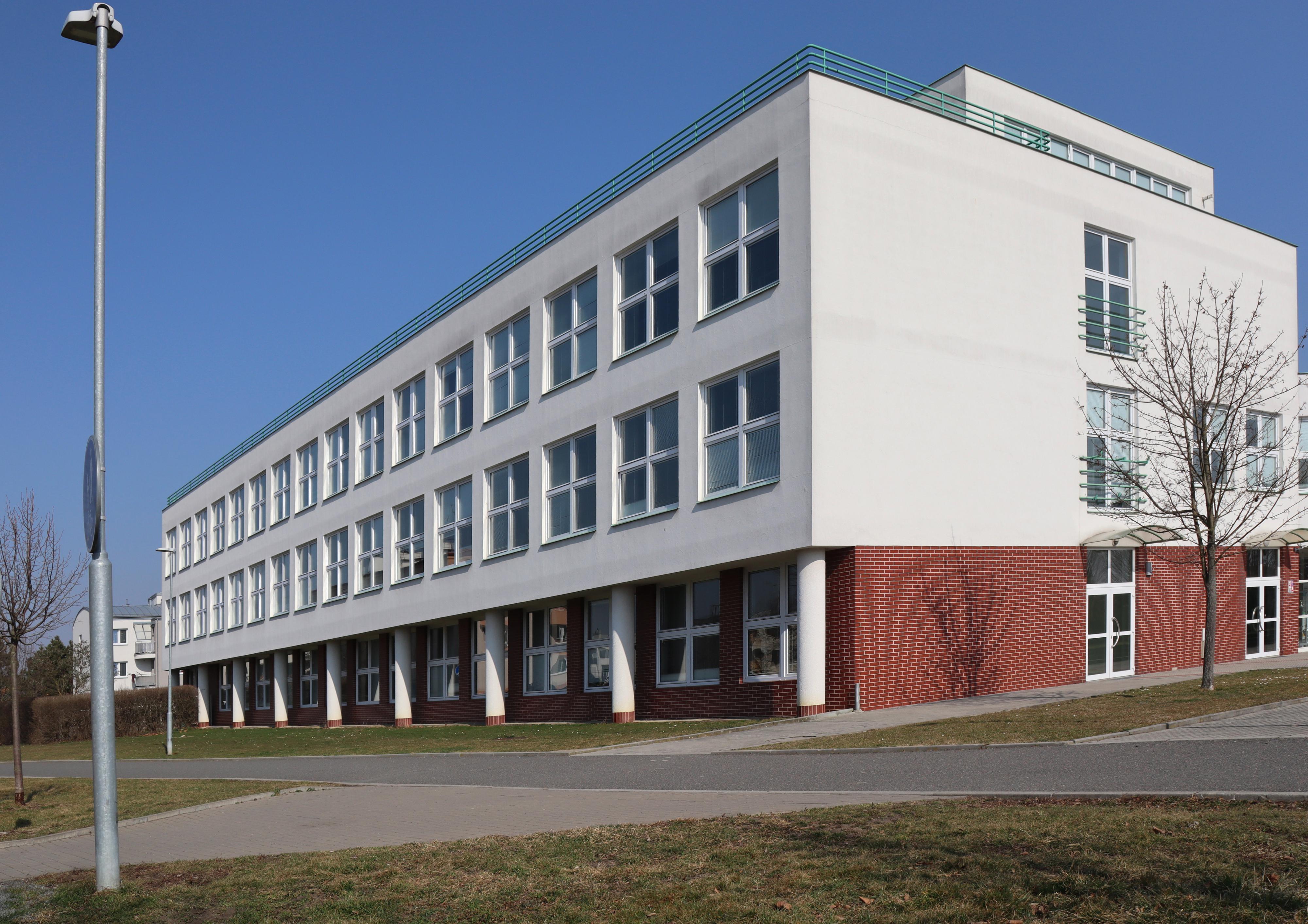 Gymnázium Dr. Emila Holuba Holice foto 5