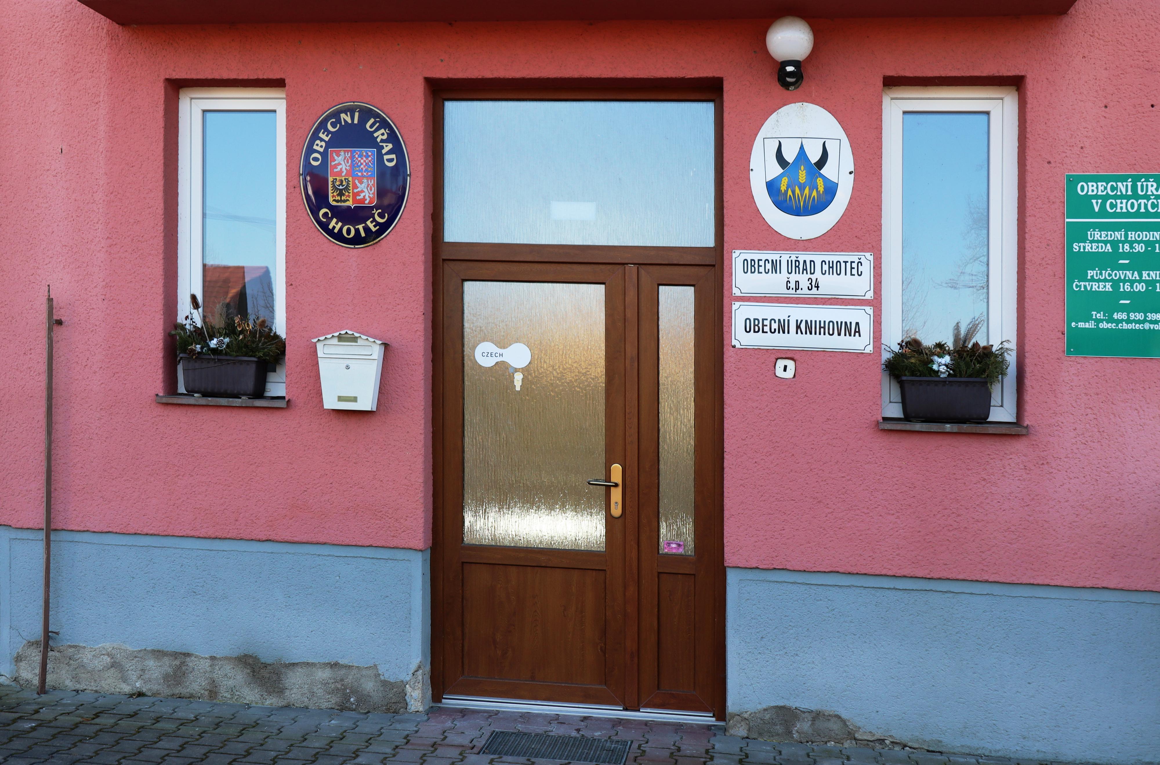 Choteč - obecní úřad foto 4