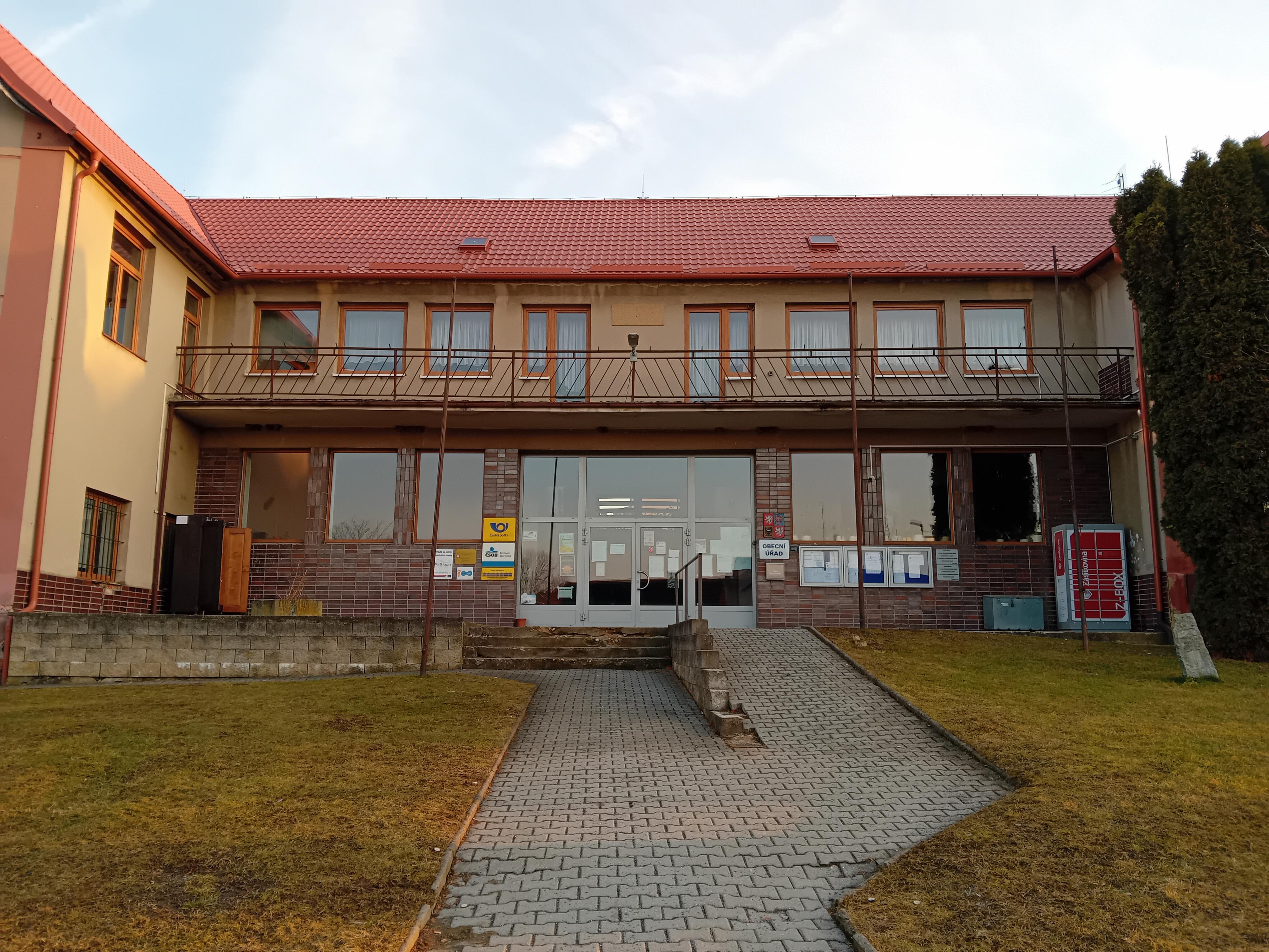 Bratronice - obecní úřad foto 2