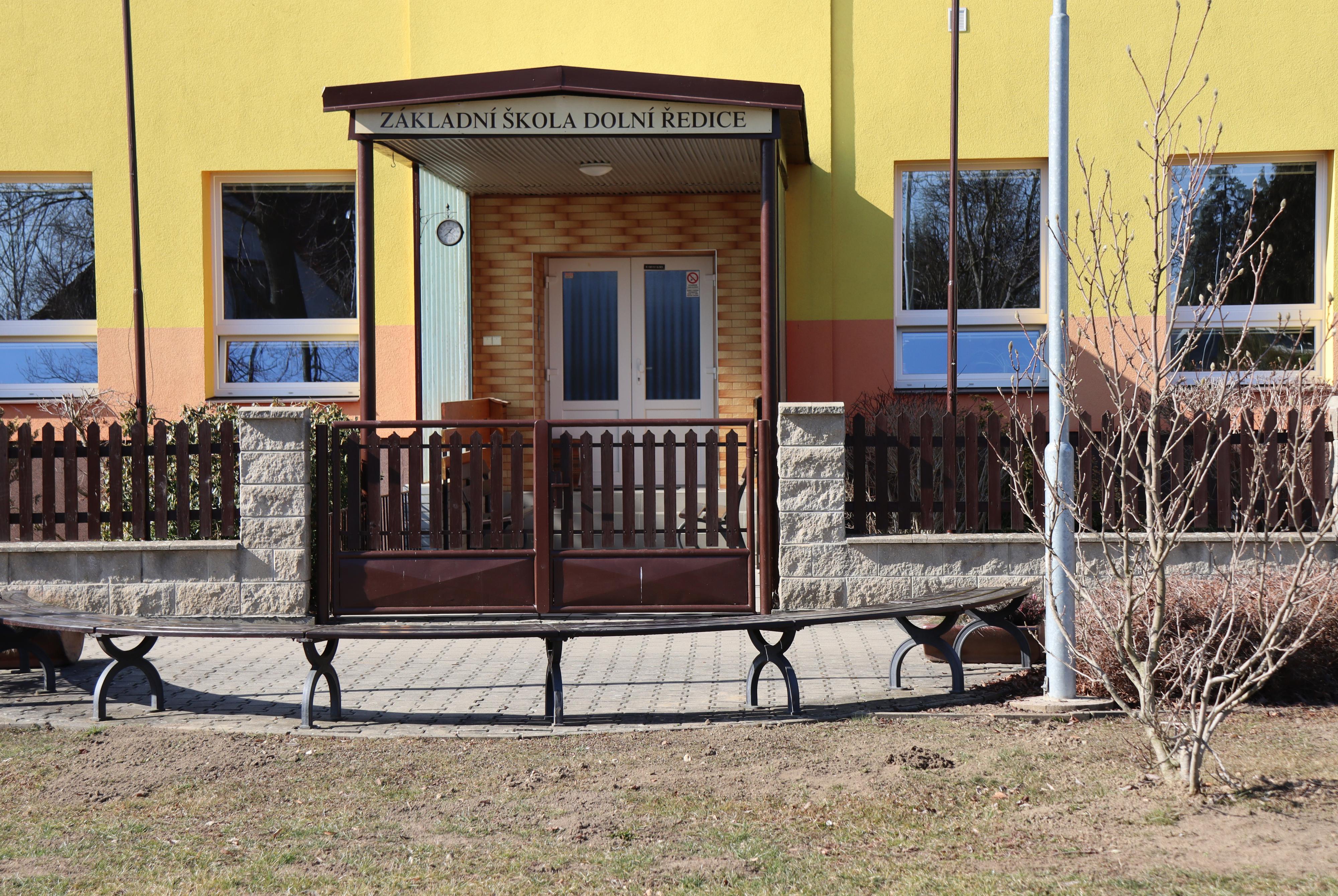 Základní škola Dolní Ředice, okres Pardubice foto 5