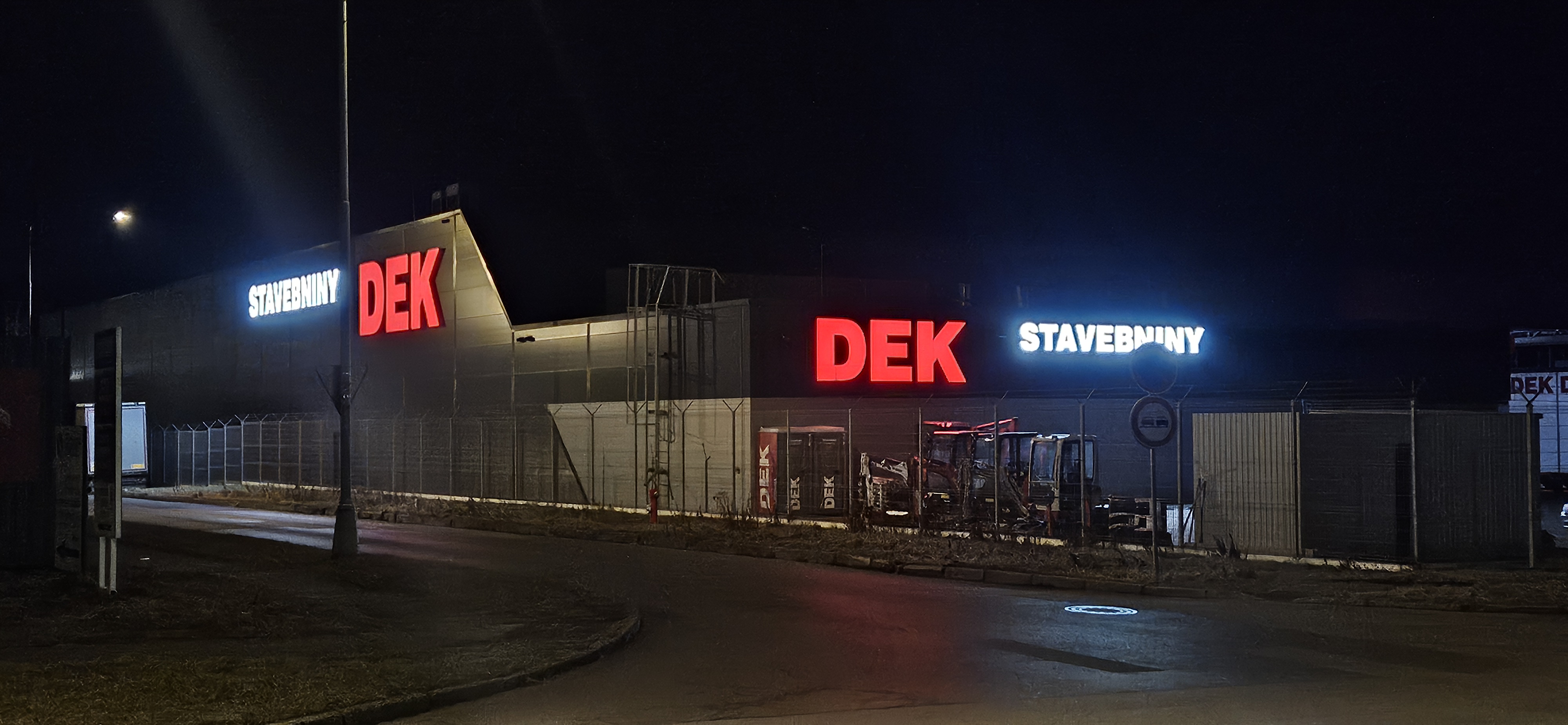 Stavebniny DEK foto 3