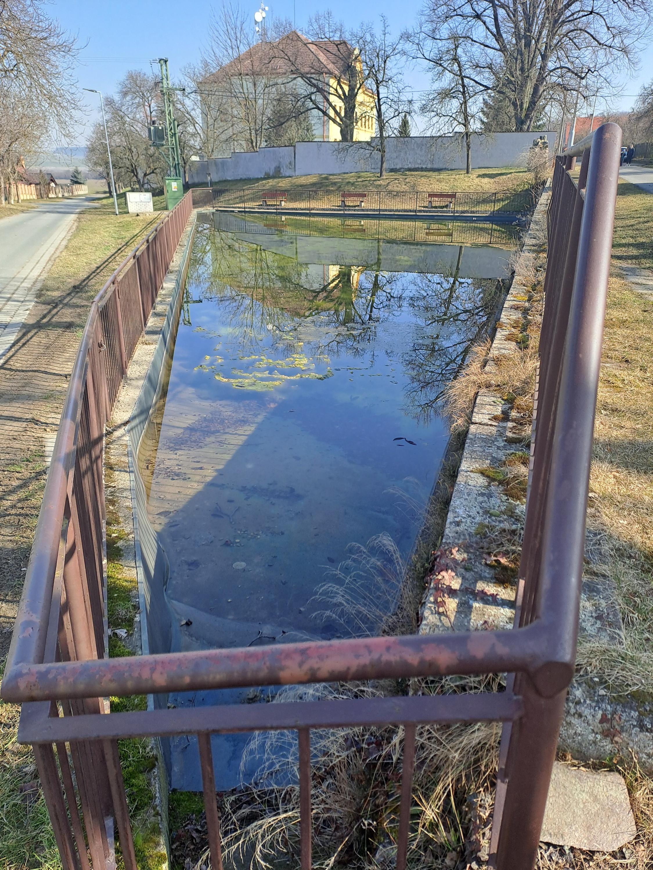Hlavenec - obecní úřad foto 2