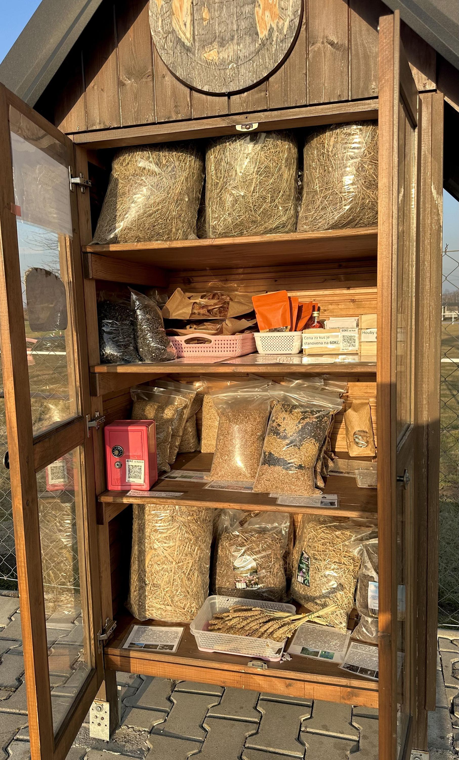 Samoobslužná budka u Pařezové chaloupky foto 3