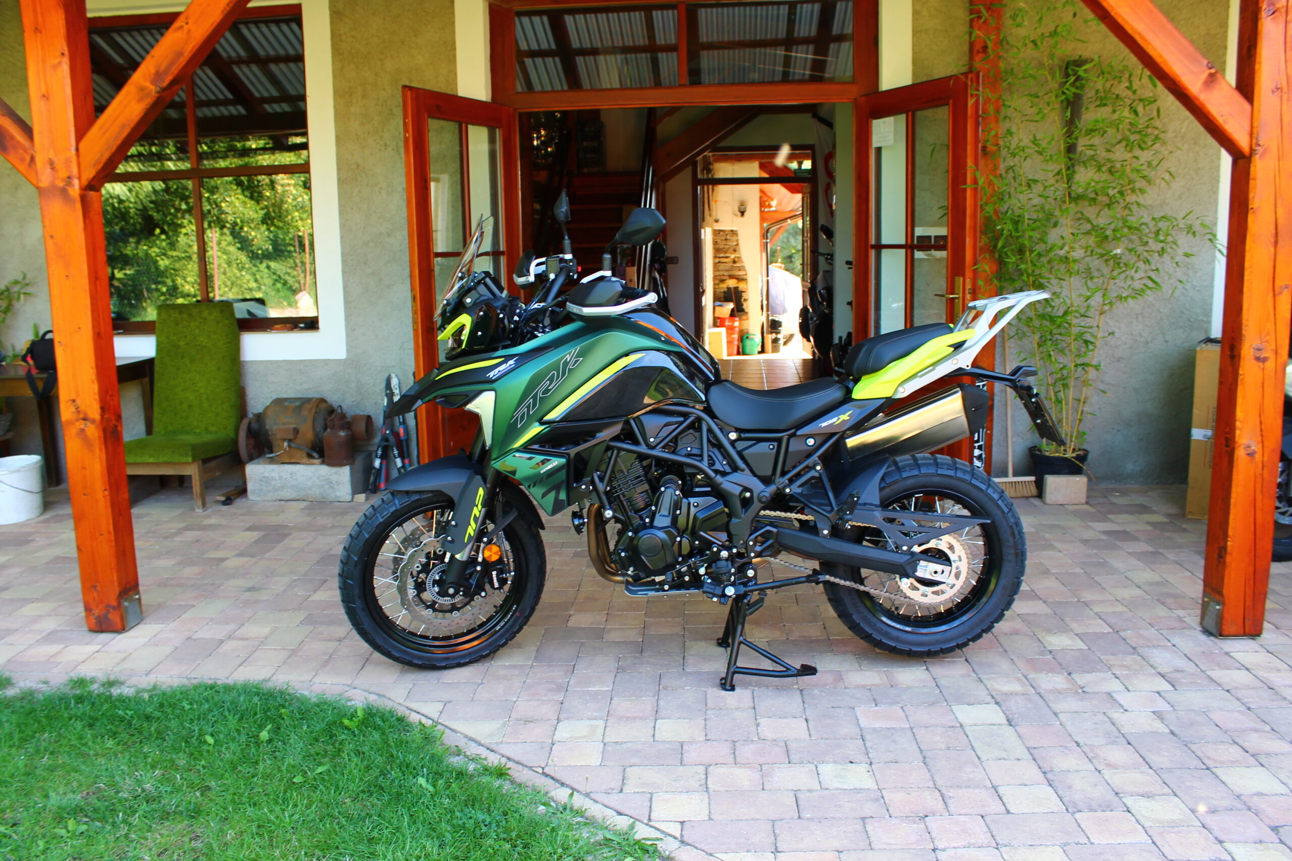 Nové motocykly Benelli TRK702 a 702X v prodeji