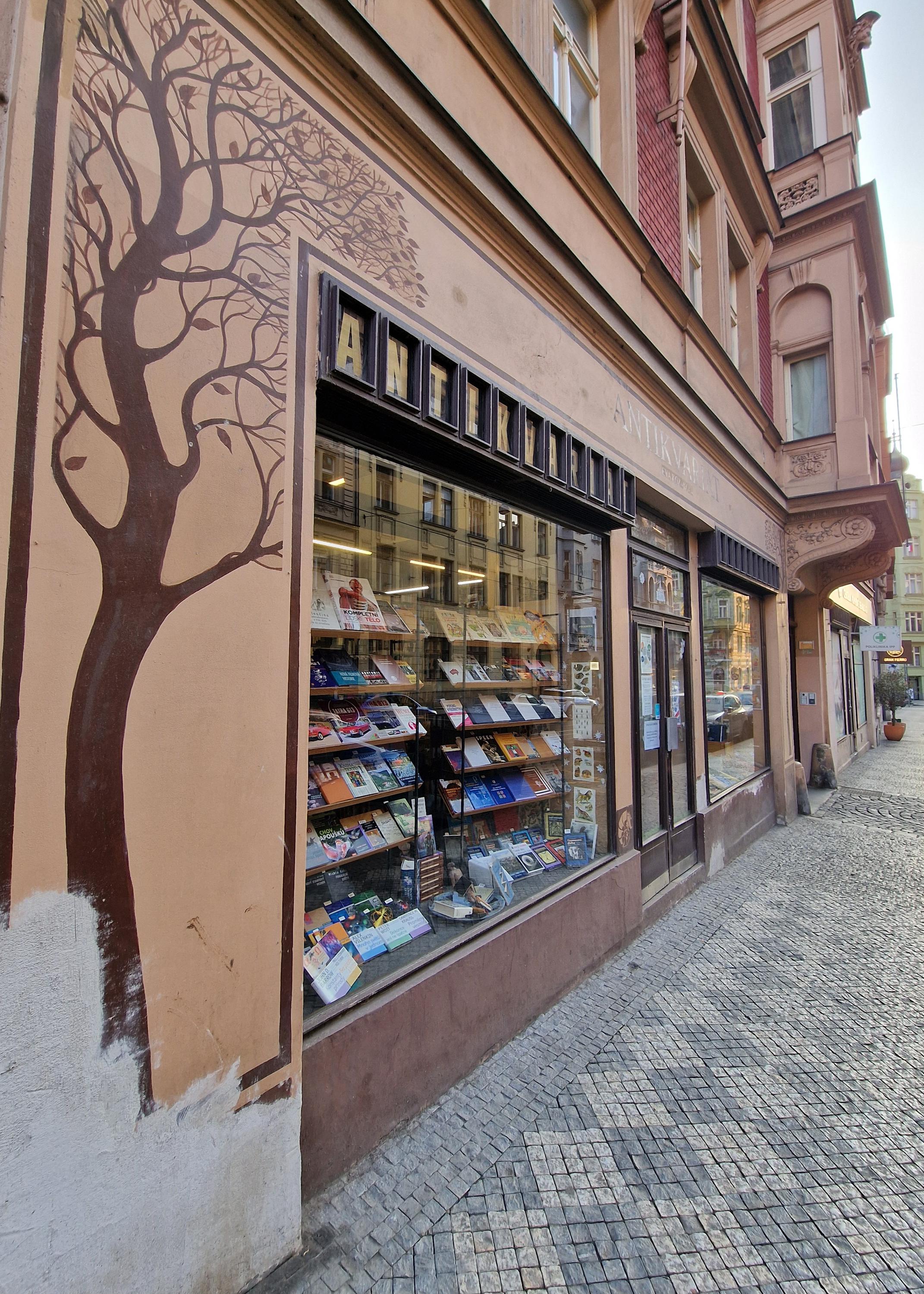 Antikvariát Myslíkova - Eva Kozáková foto 2