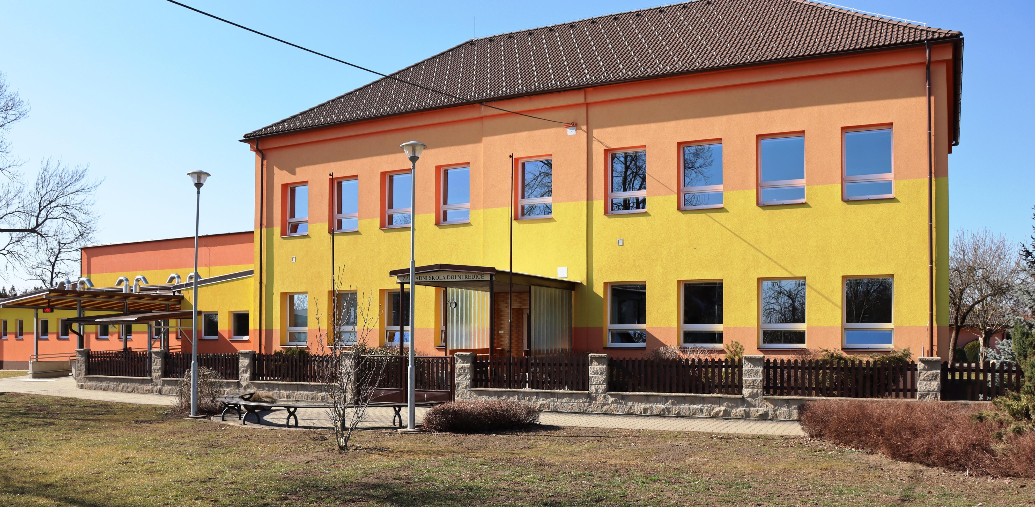 Základní škola Dolní Ředice, okres Pardubice foto 3