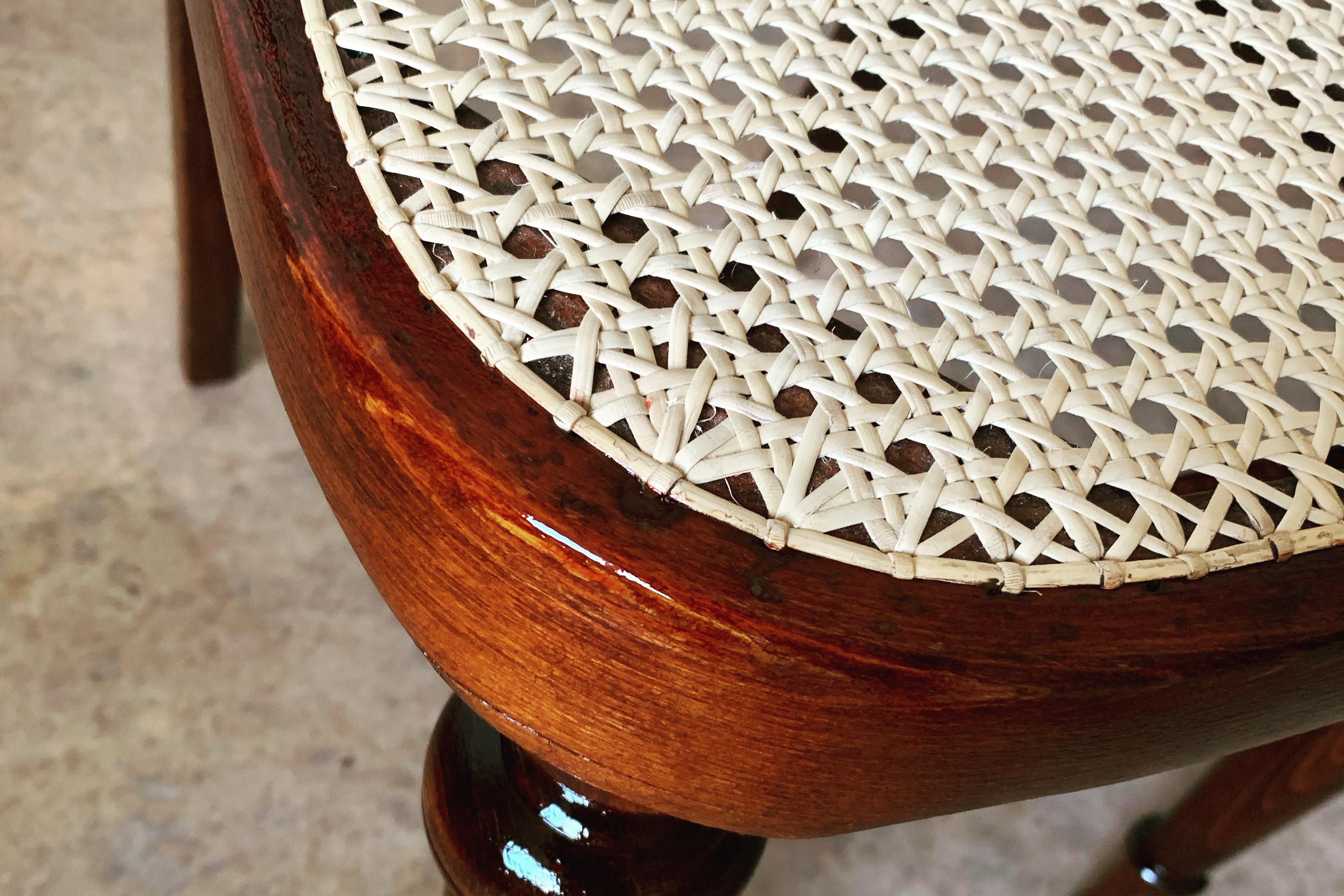 Oprava ratanových výpletů THONET ruční technikou