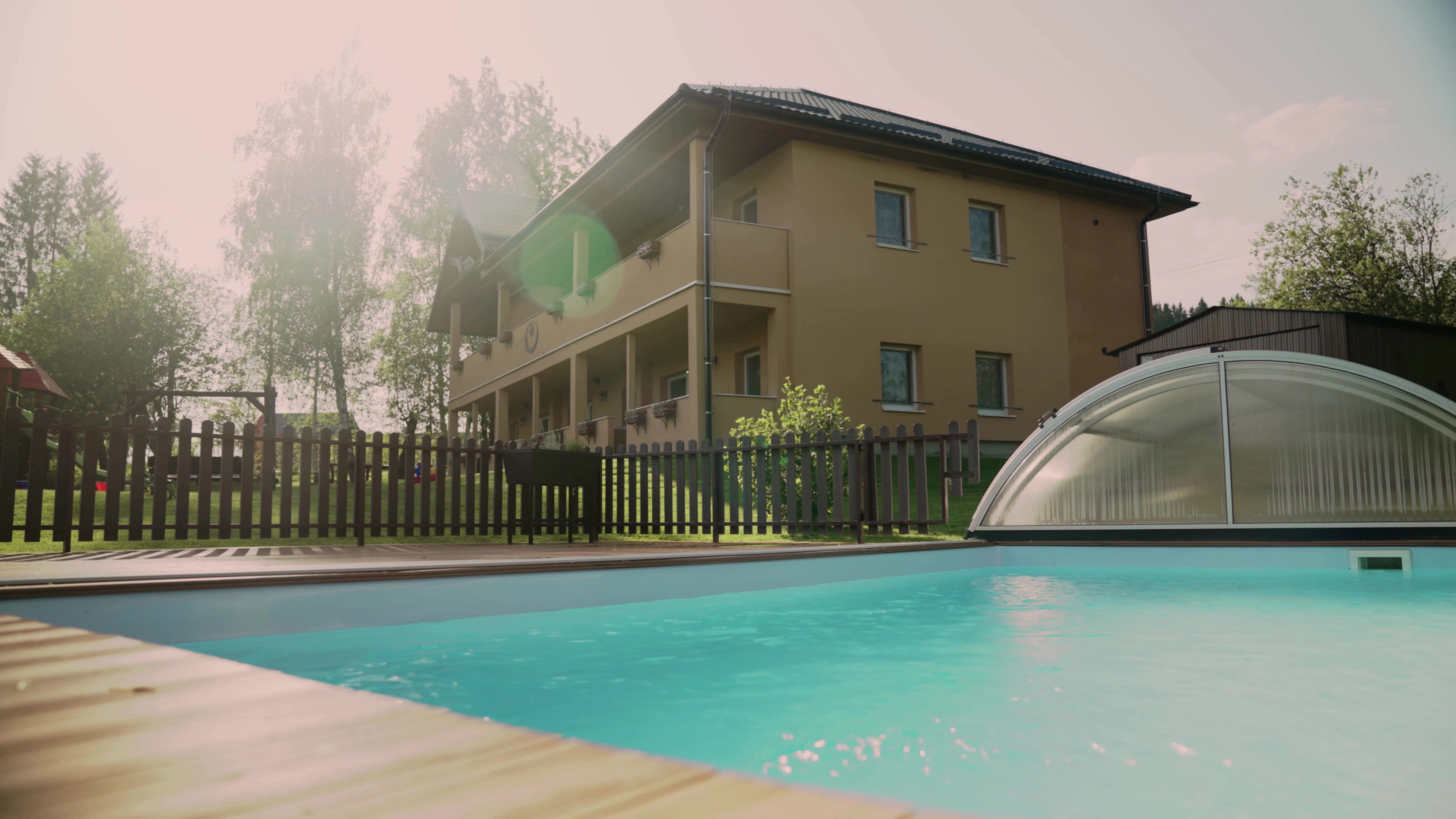 Rybí restaurace a apartmány Hůrka foto 2 (náhled videa)