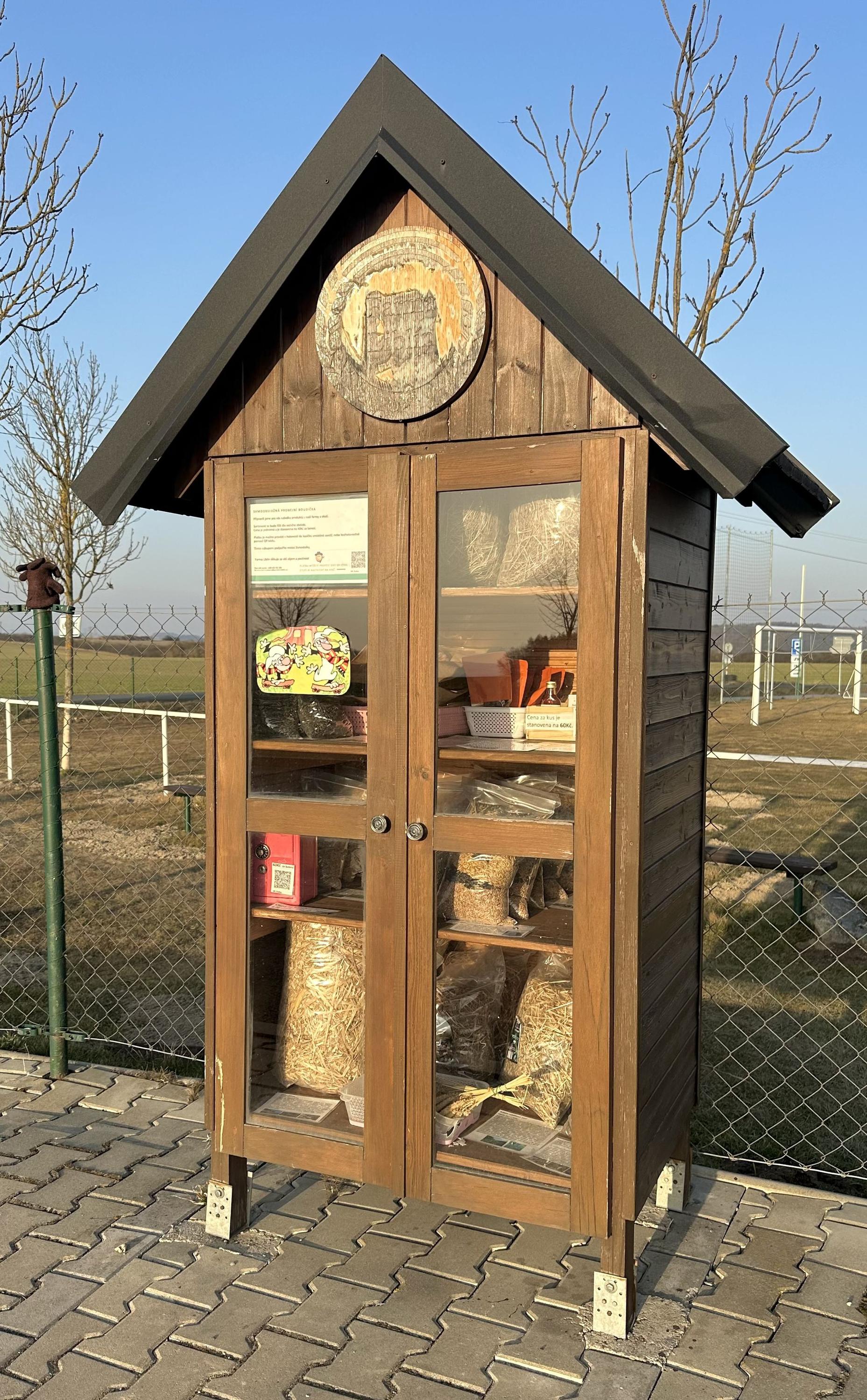 Samoobslužná budka u Pařezové chaloupky foto 2