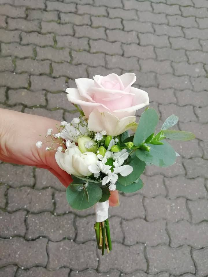 Kytka z nádraží foto 6