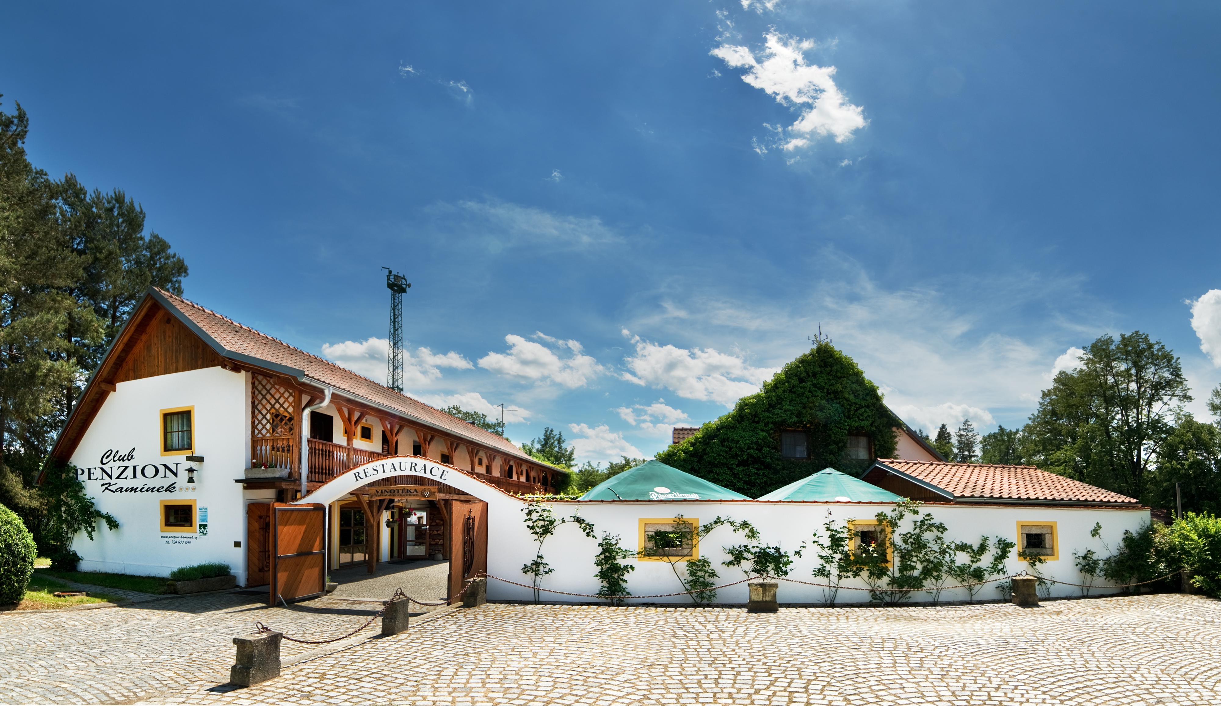 Penzion a restaurace Kamínek - Nové Hrady