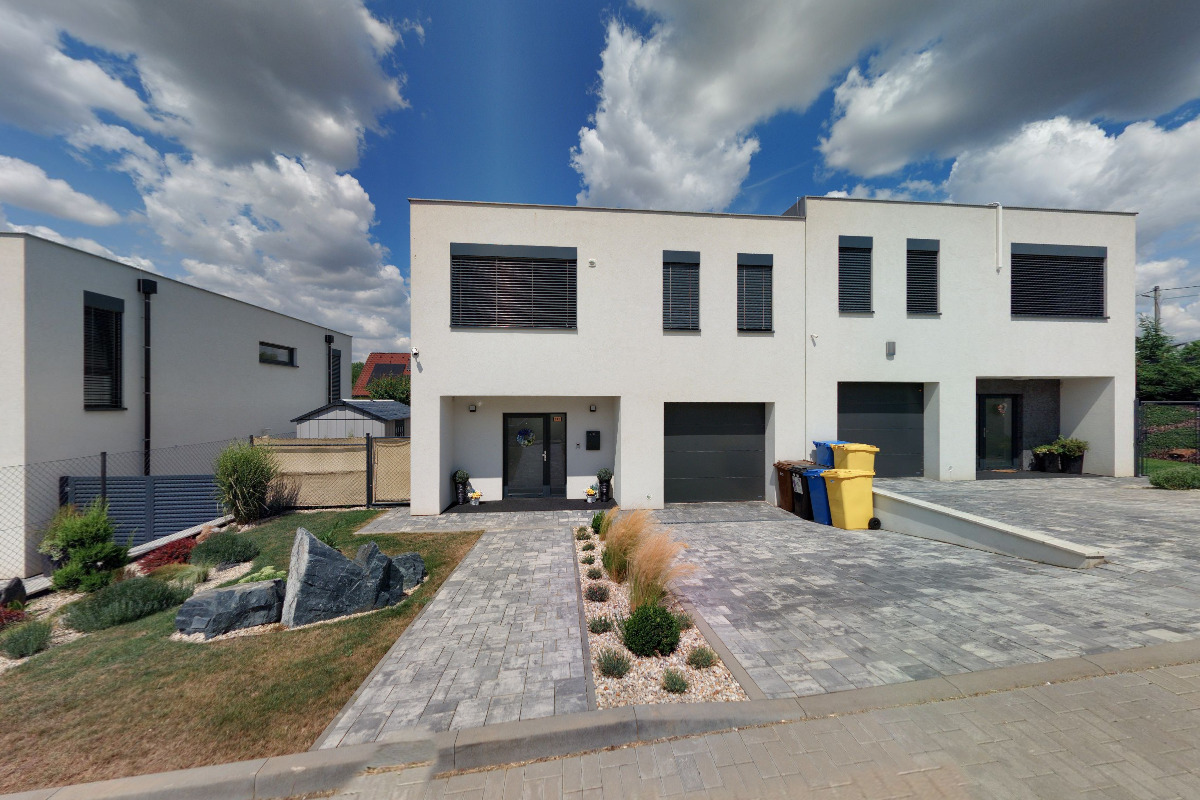 Realitní makléř Ing. Iveta Mokrejšová foto 2