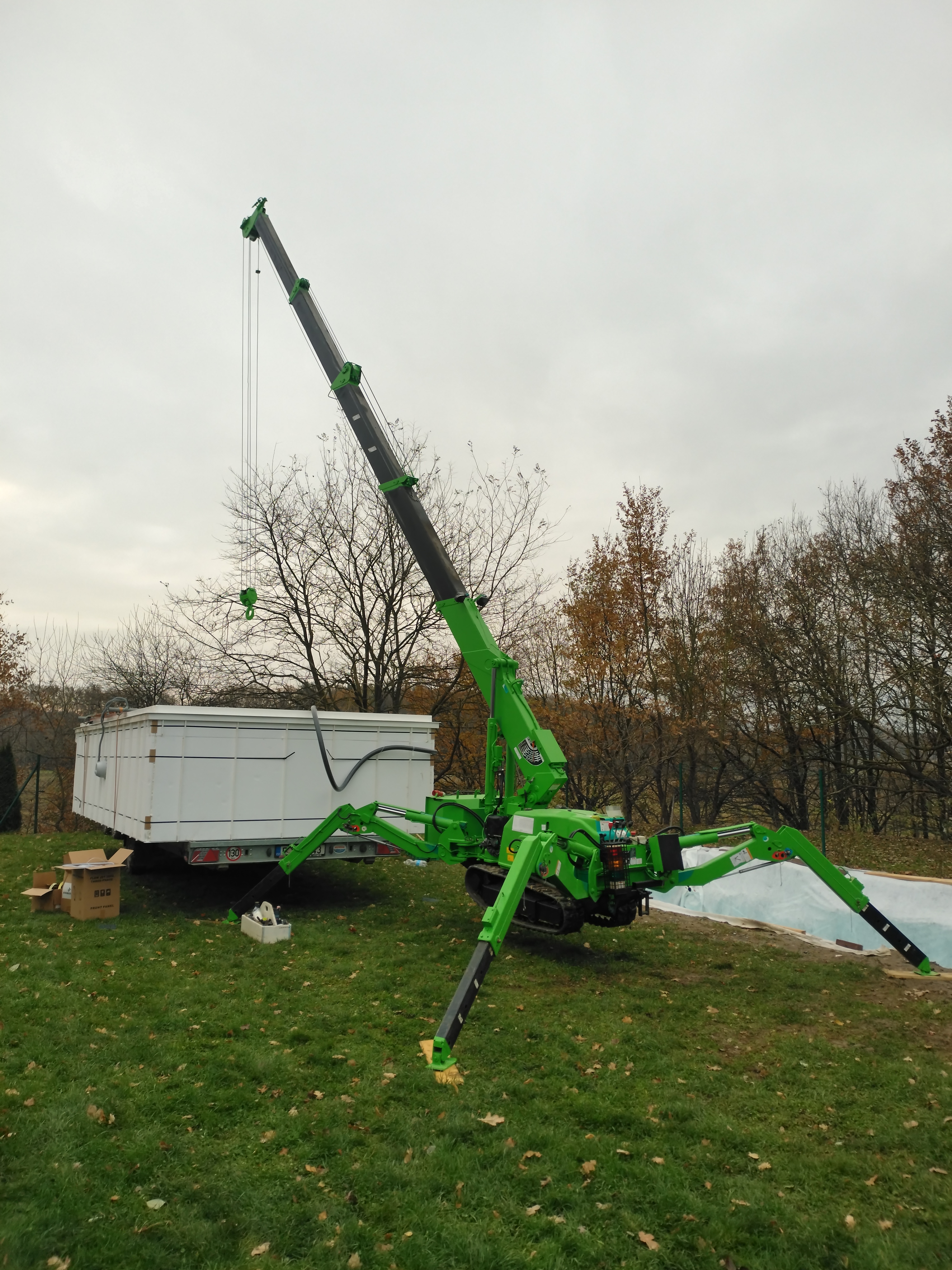 Pronájem minijeřábu Unic 295