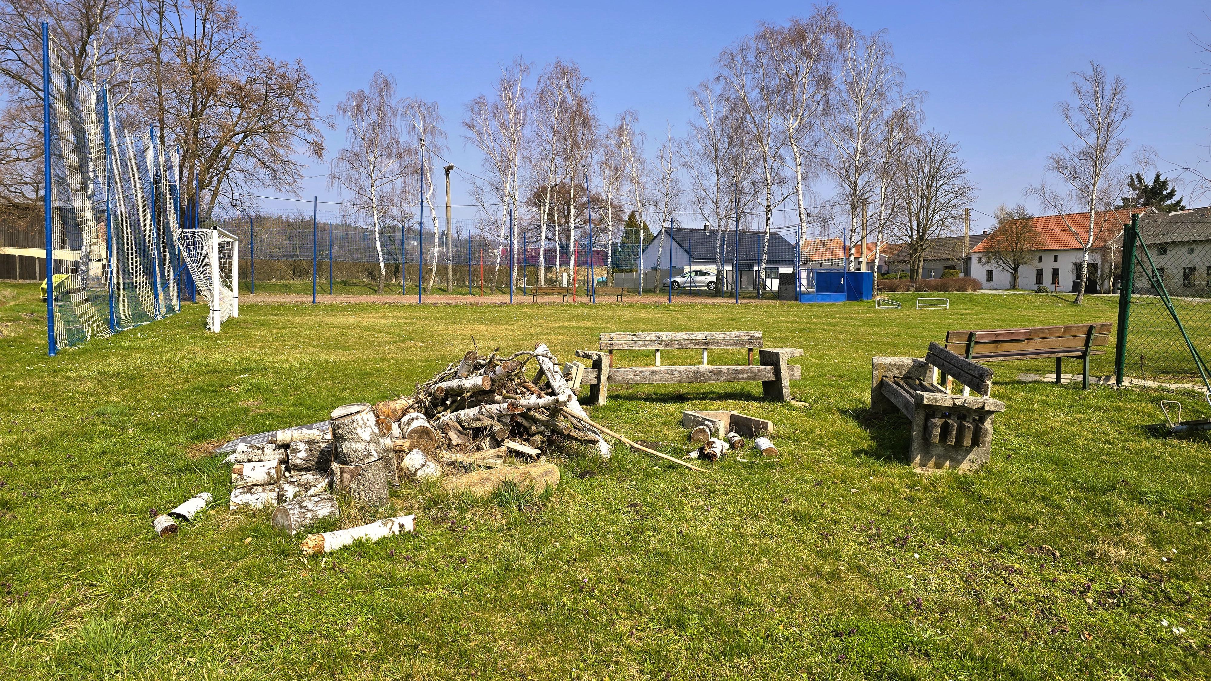 Fotbalové hřiště Kobylničky foto 2