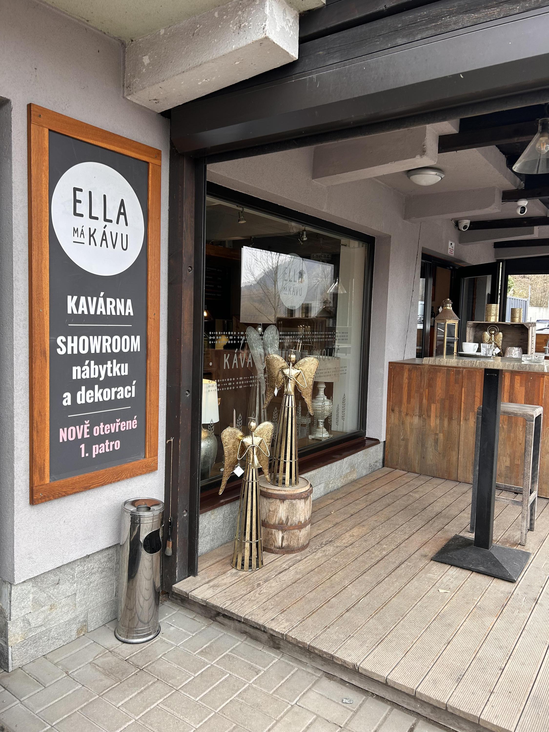 Ella má kávu foto 6