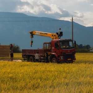 Prodej hydraulických nakládacích jeřábů