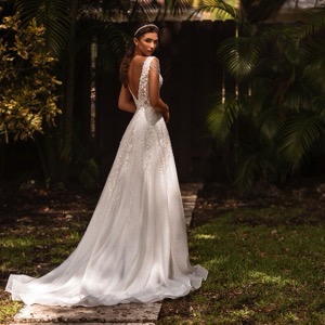 Online sellers of wedding and occasion dresses