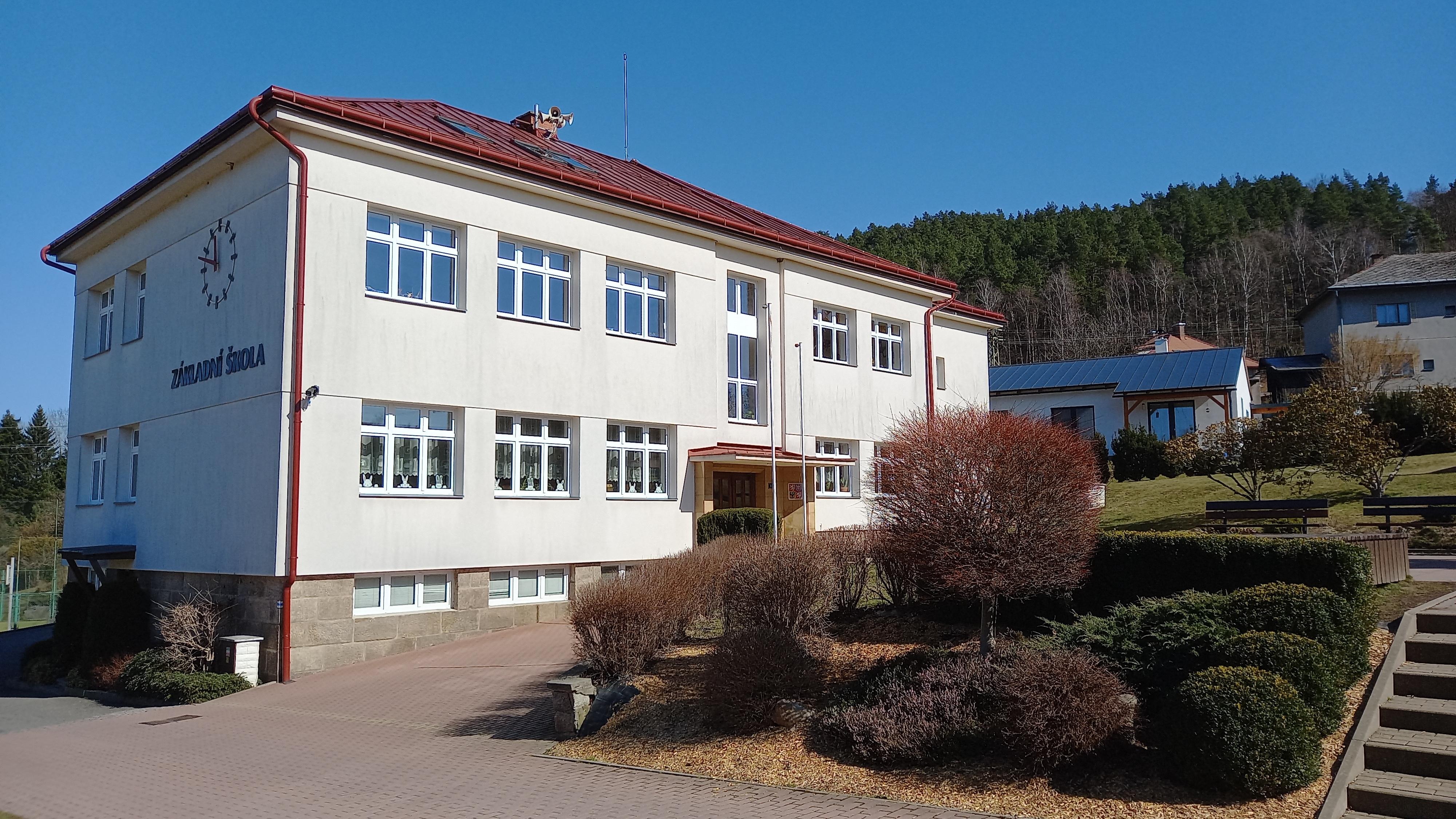 Základní škola Koberovy foto 2