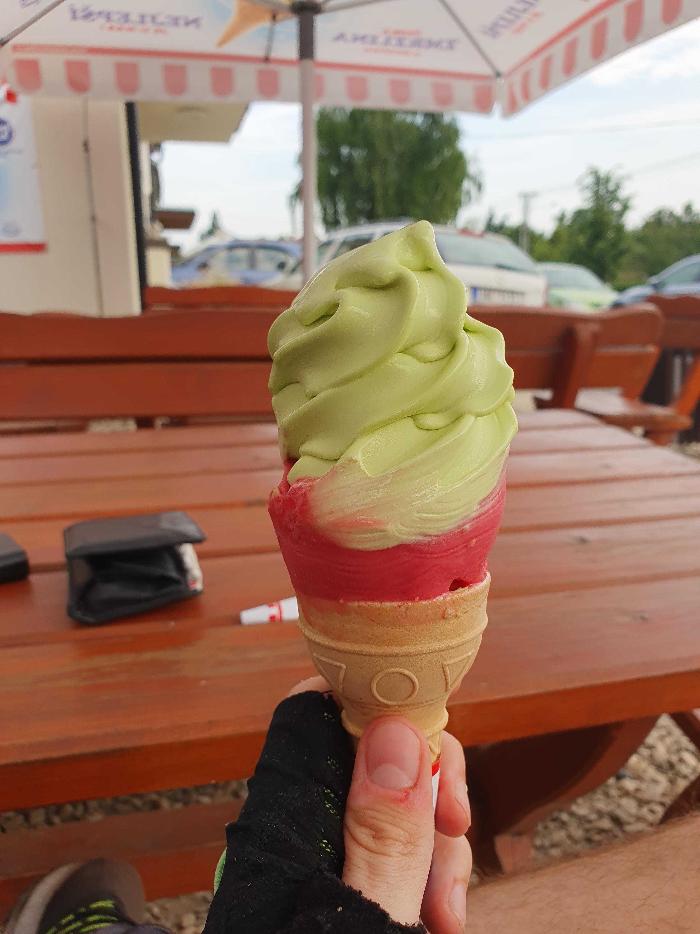 Točená zmrzlina u splavu ve Cvrčovicích foto 2