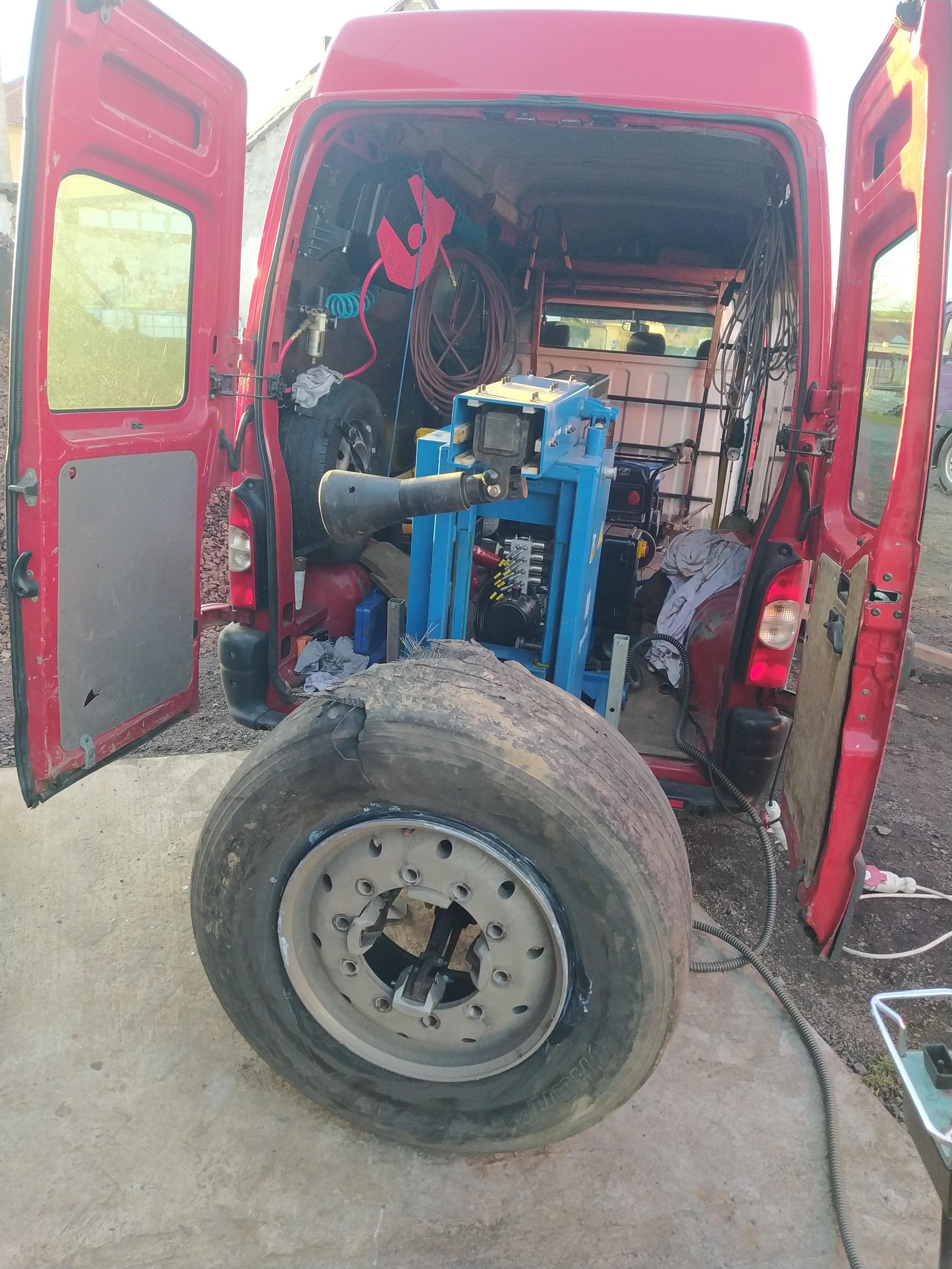 Mobilní pneuservis, nákladní doprava Gregor foto 2