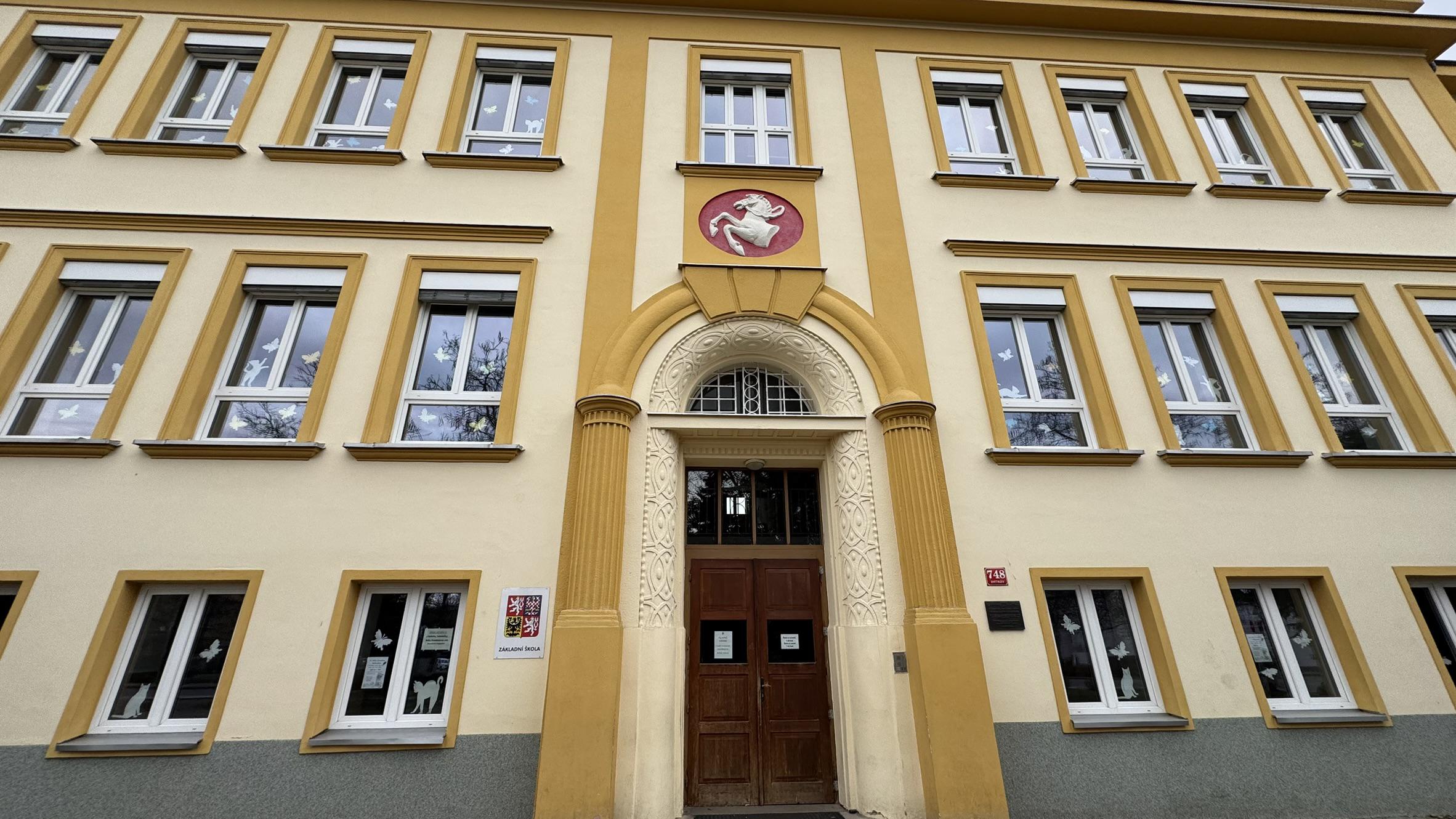 Základní škola Pardubice-Svítkov, Školní 748 foto 2