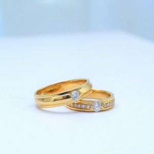 Online sellers of engagement and wedding rings
