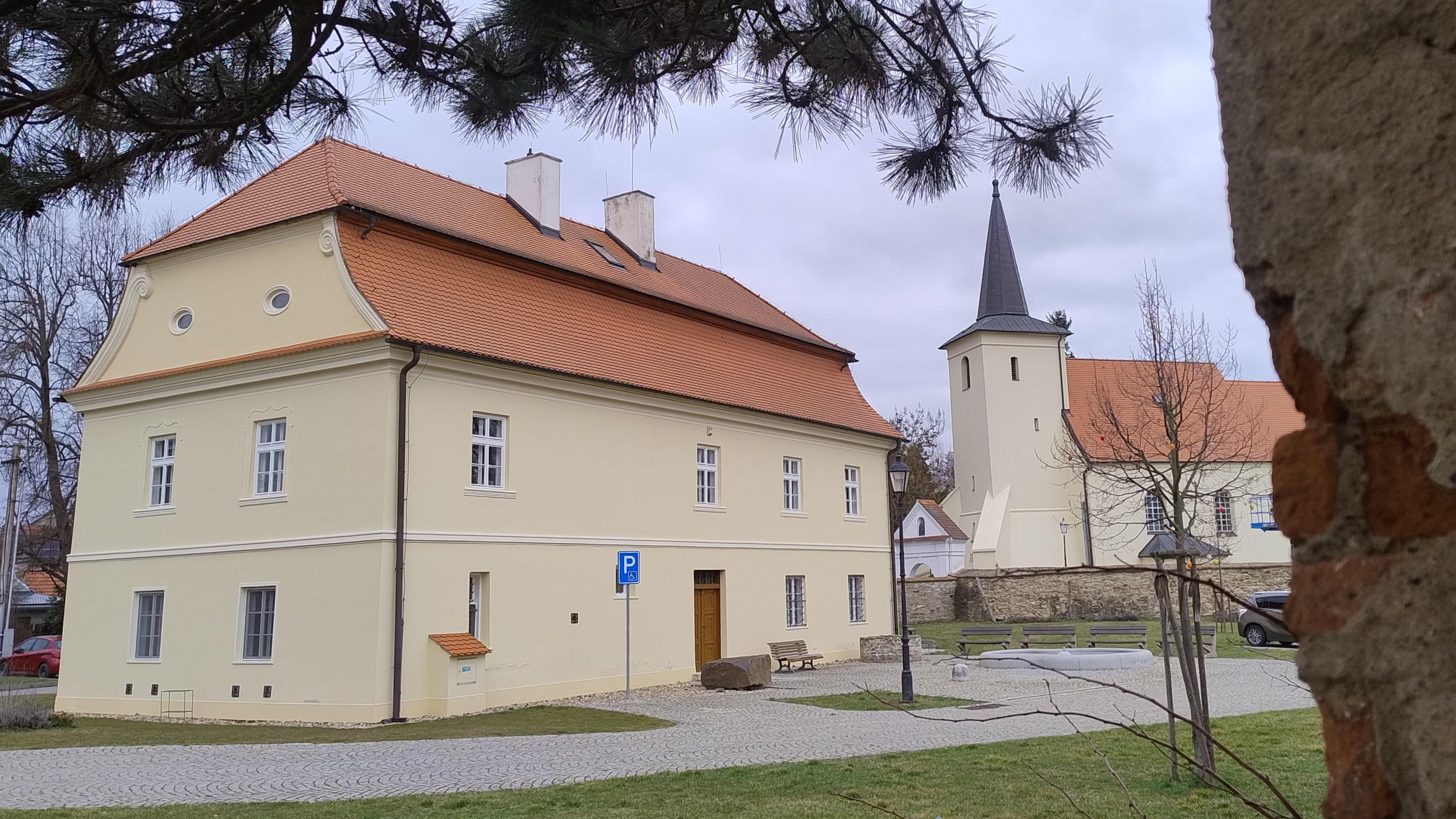 Komořany - obecní úřad foto 4