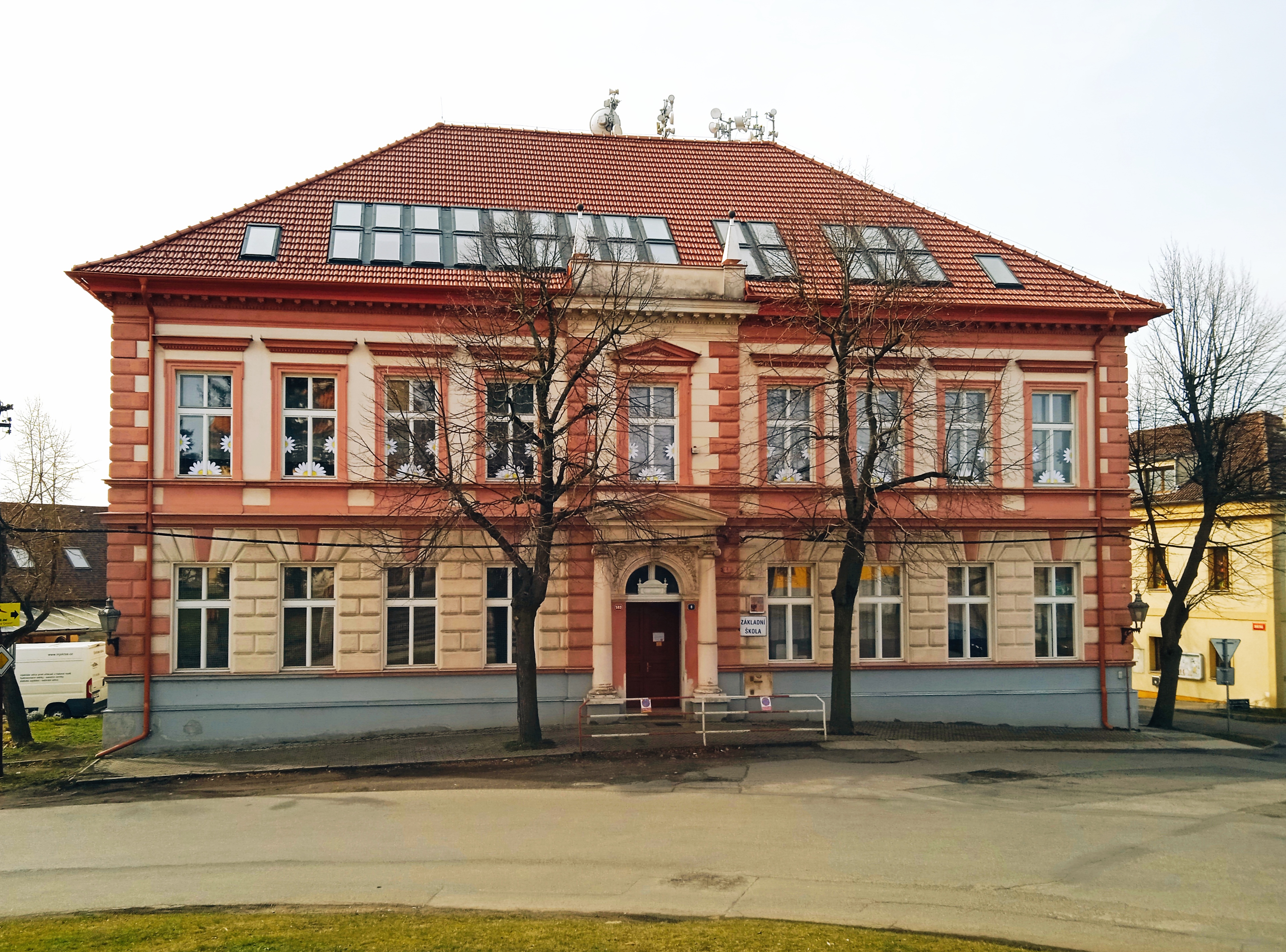 Základní škola, Rudná, 5. května 583 foto 4