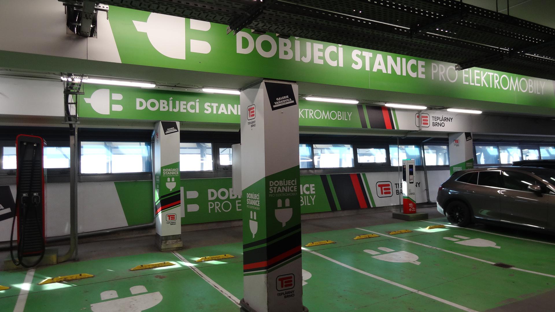 Veřejná rychlonabíjecí stanice foto 4