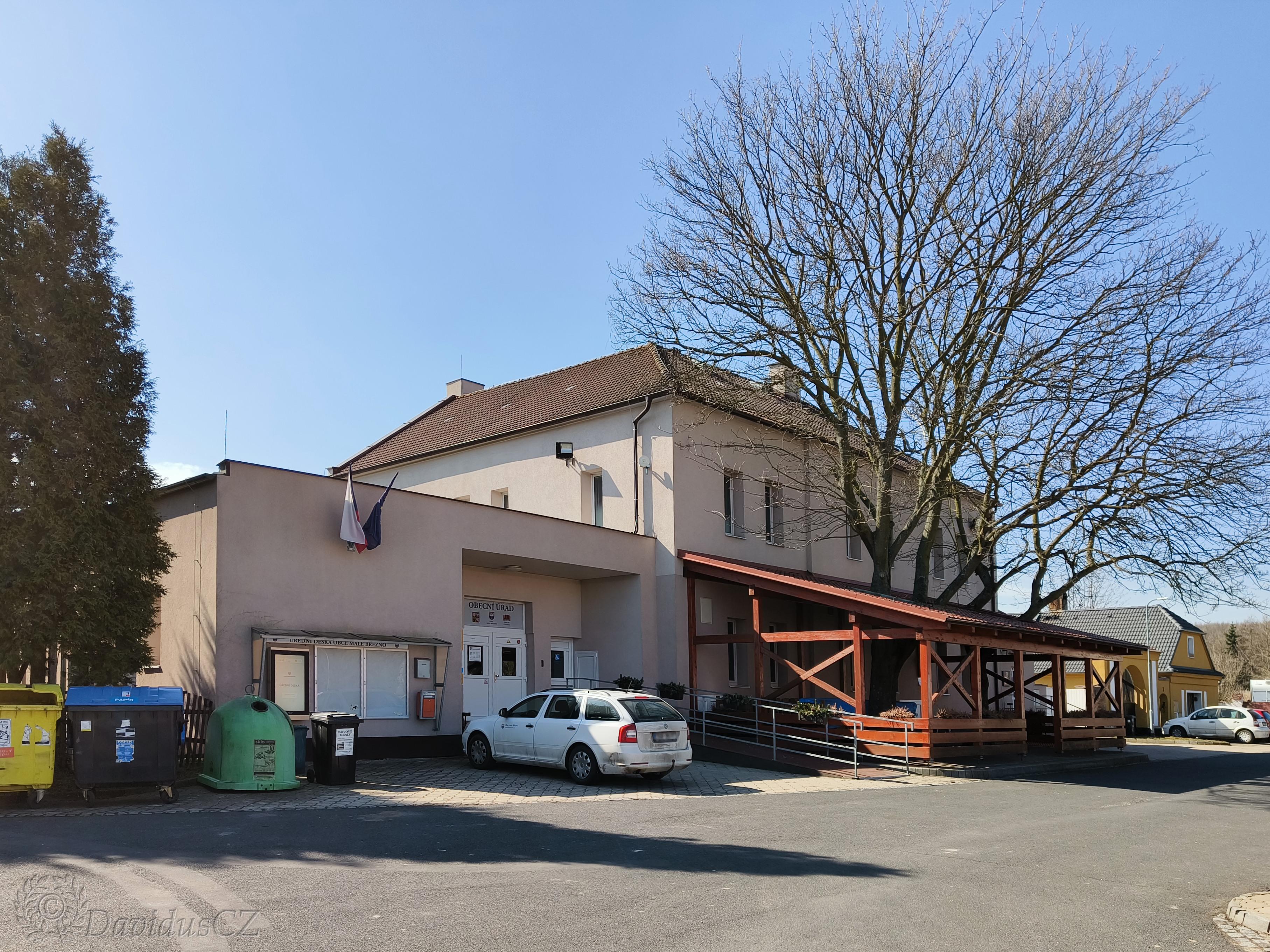Malé Březno - obecní úřad foto 4