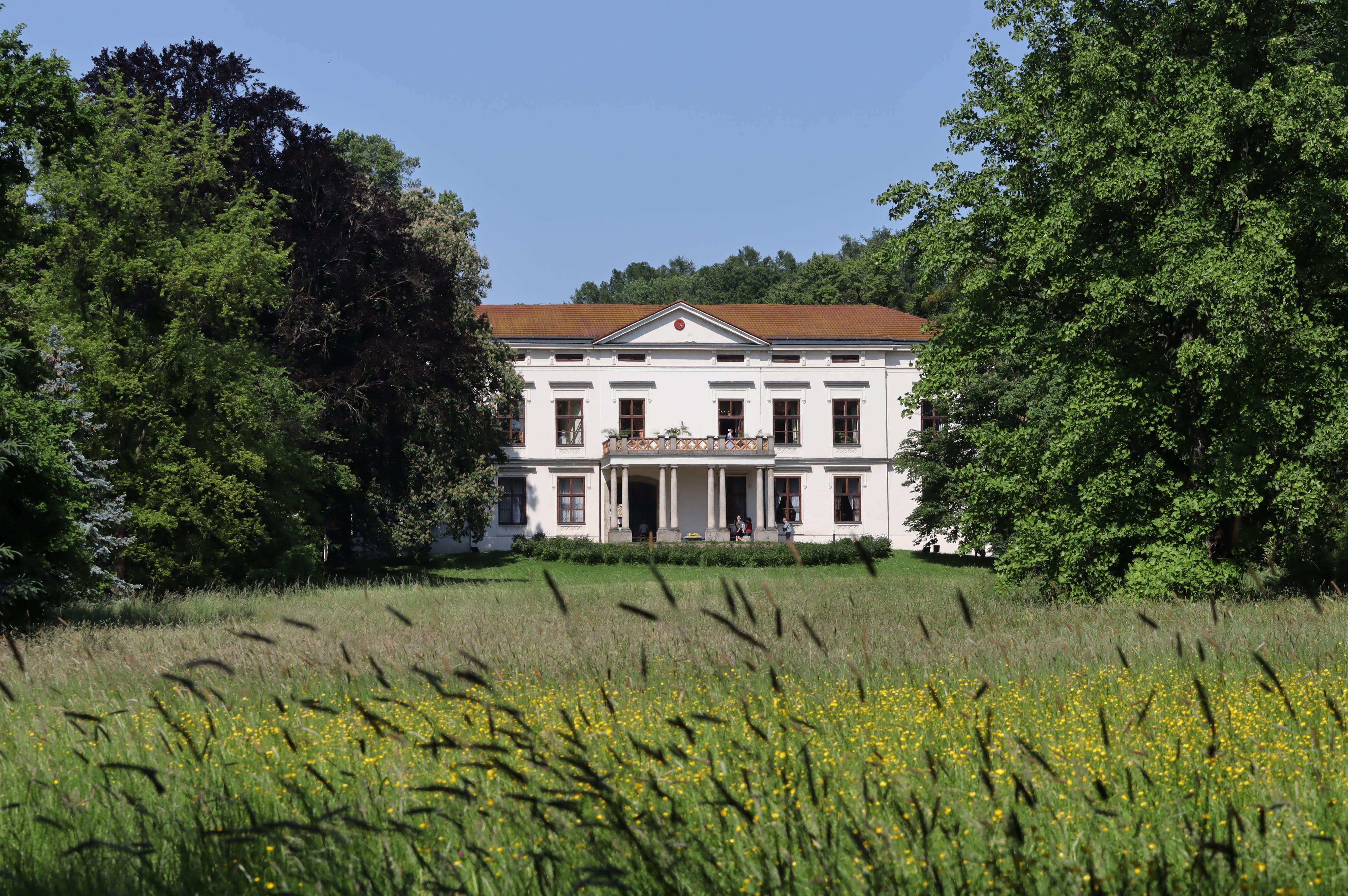 Zámek Lešná u Valašského Meziříčí – Muzeum regionu Valašsko