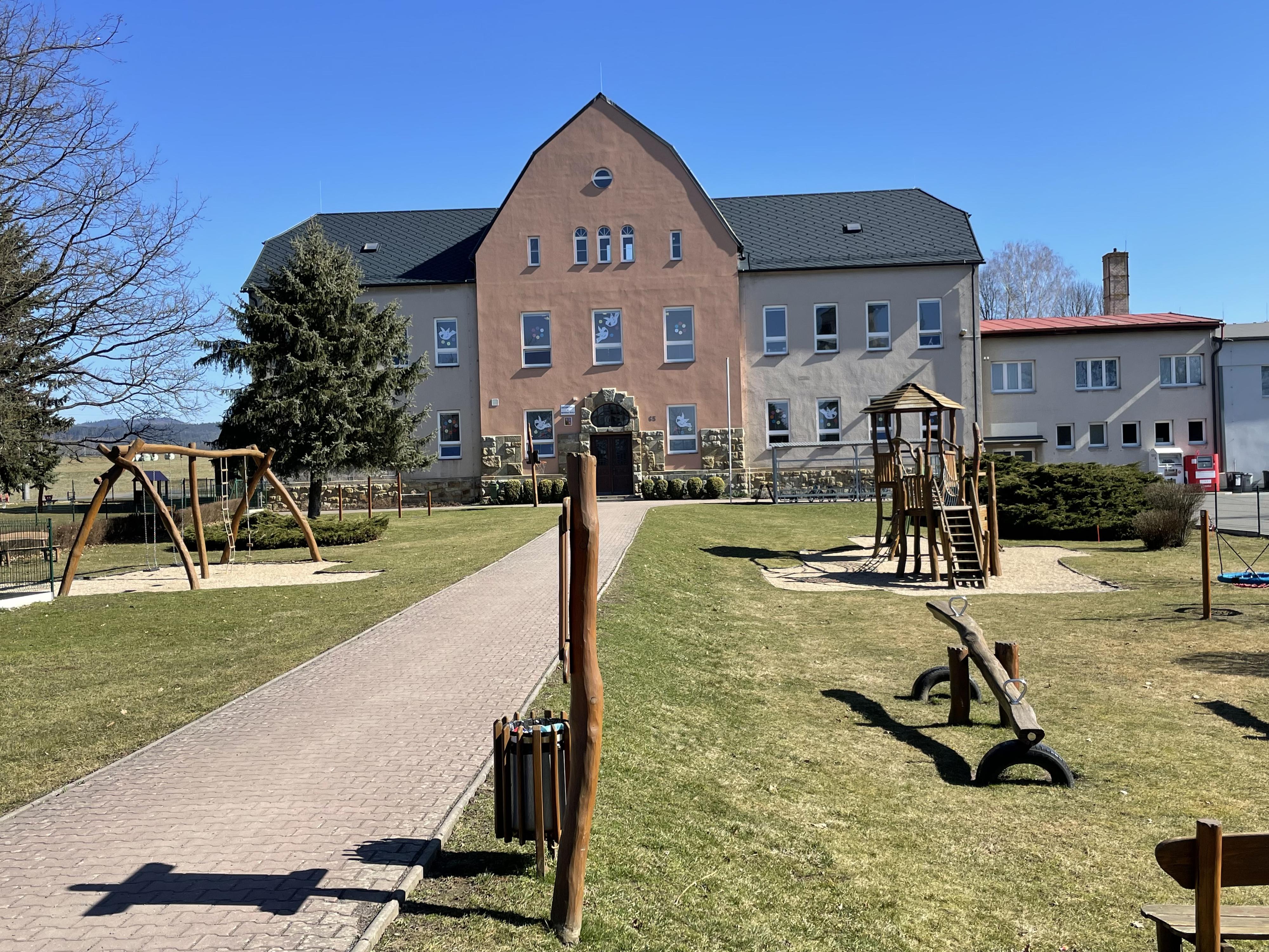 ZŠ a MŠ Žichlínek