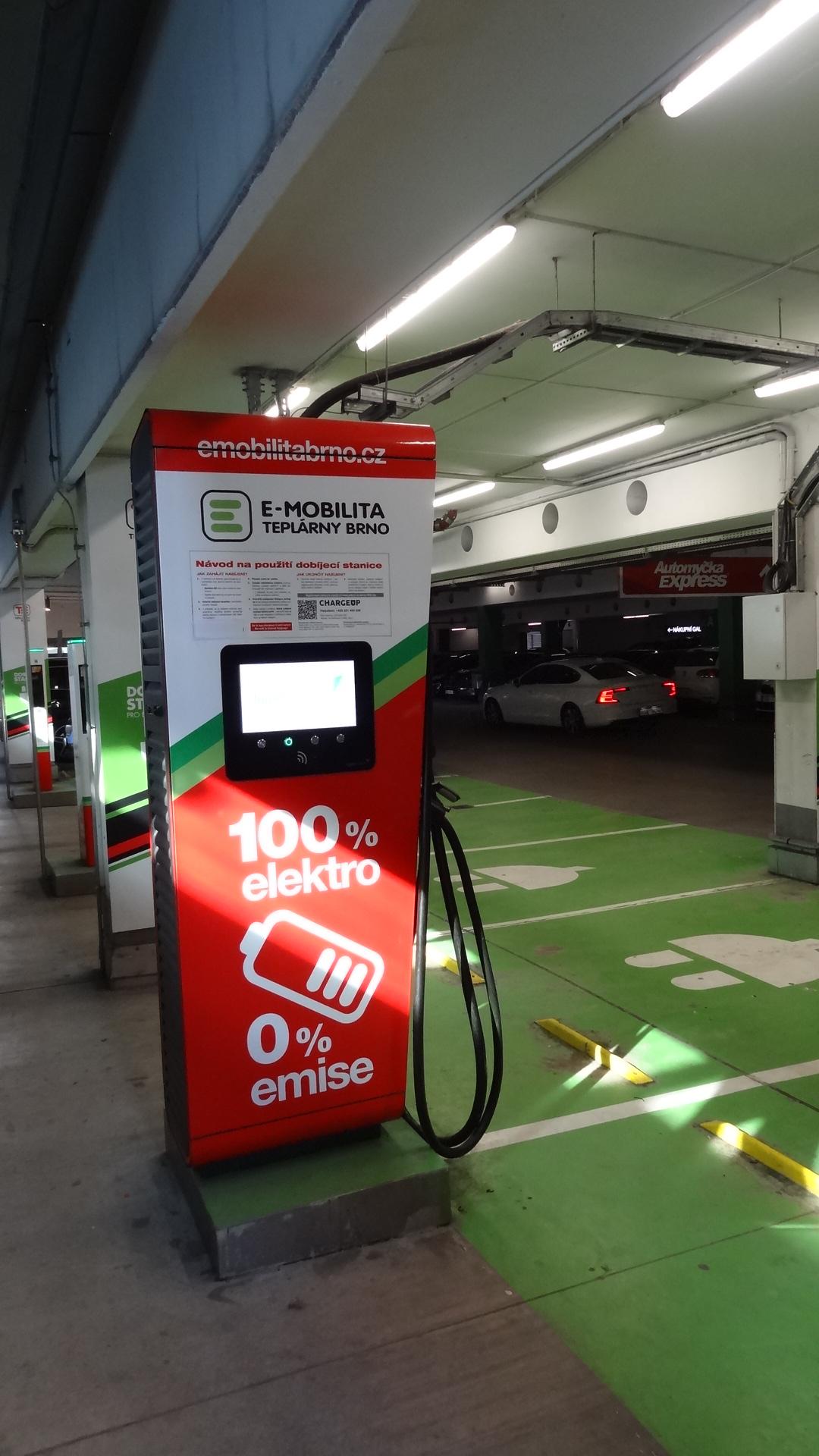 Veřejná rychlonabíjecí stanice foto 6