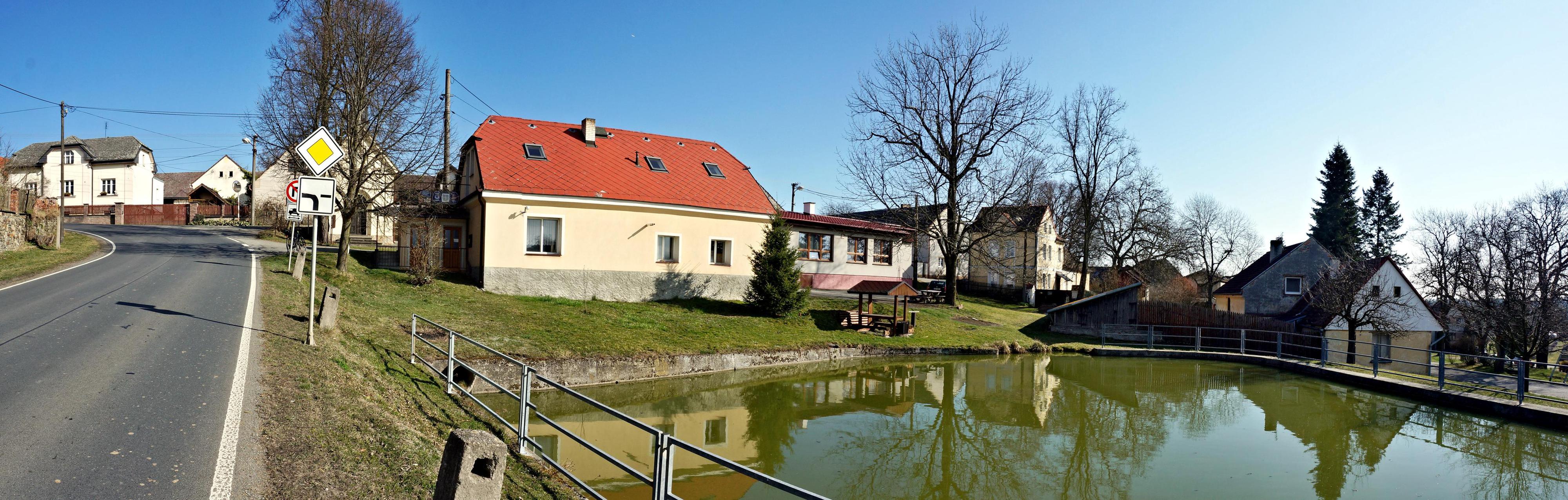 Dražeň - obecní úřad foto 2